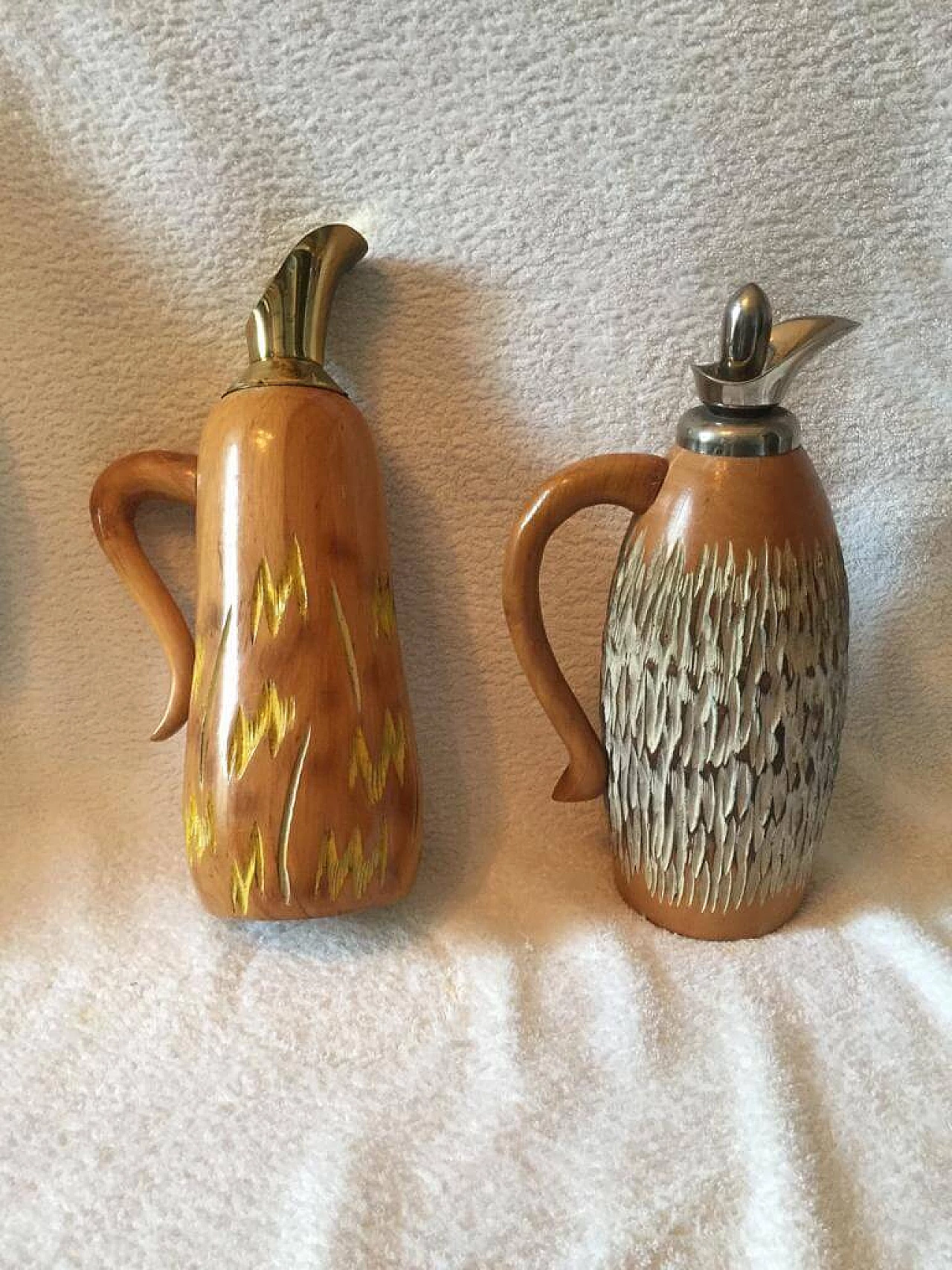 Coppia di decanter thermos a forma di noce in legno e metallo cromato di Aldo Tura per Macabo, anni '50 1360290