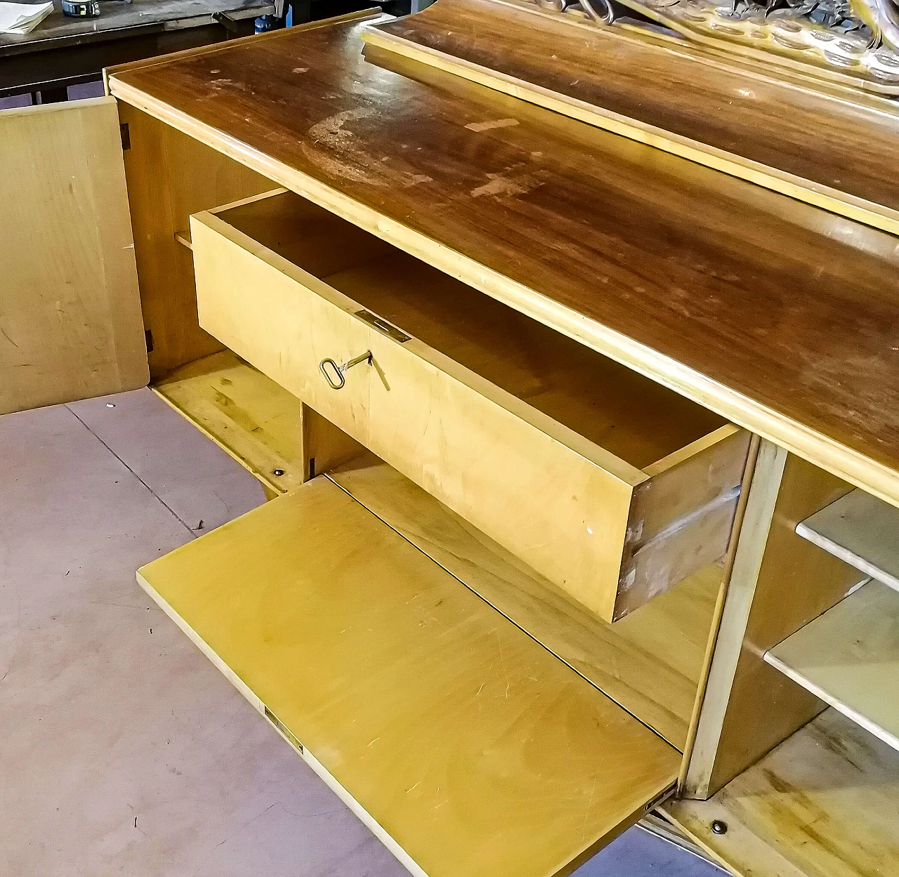 Art Deco sideboard with bar cabinet in walnut and maple, 20s 1361376