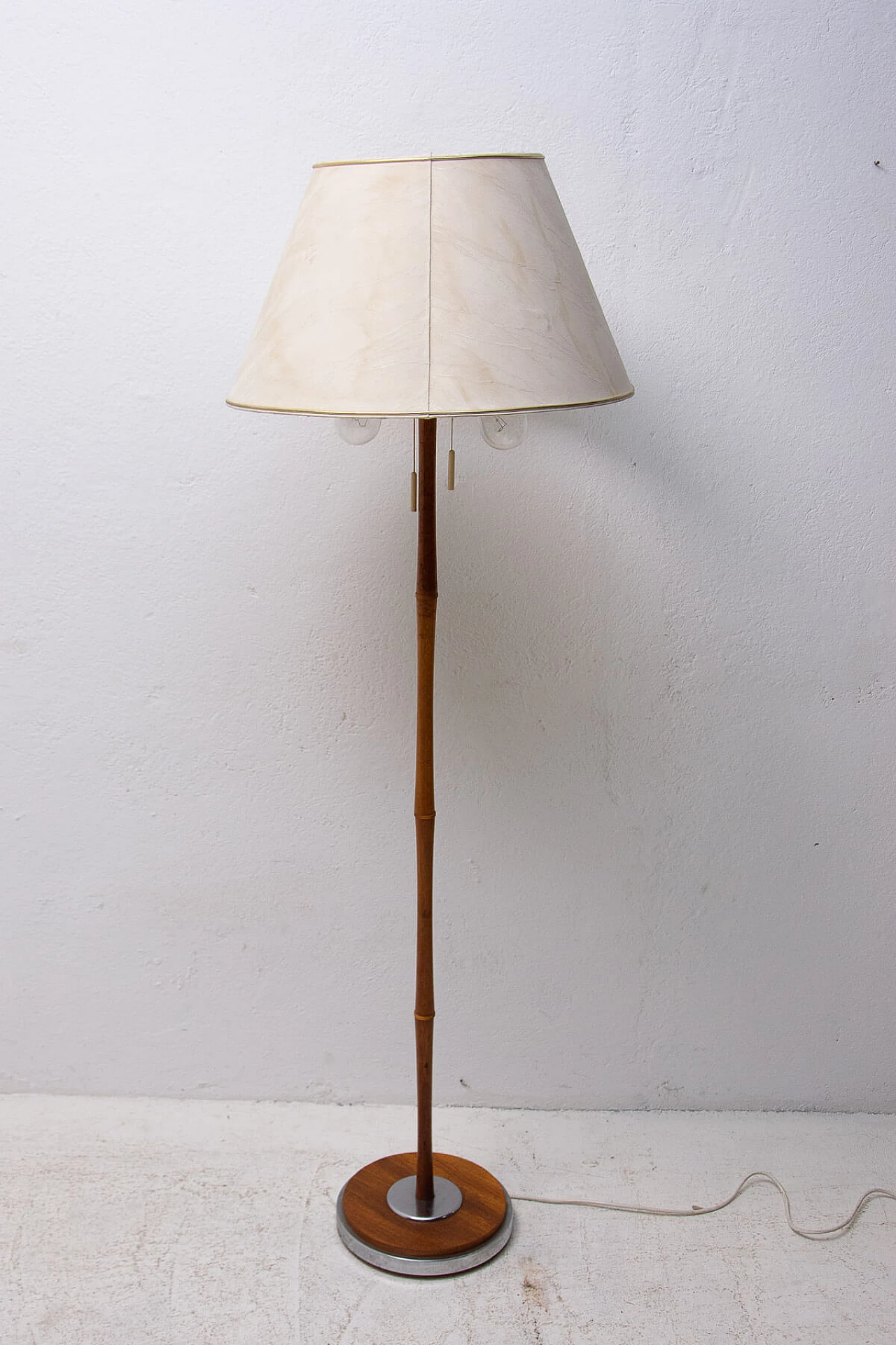 Floor lamp with wooden frame, 1960s 1364086
