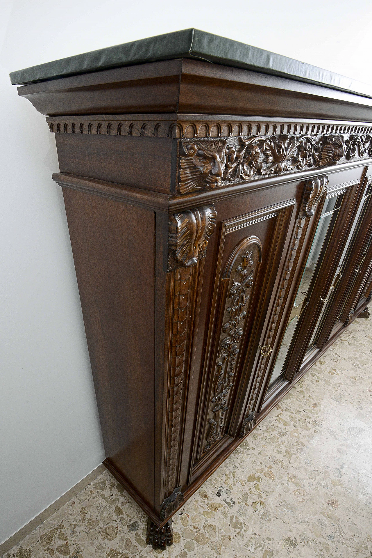 Carved showcase bookcase with lion's paw feet and leatherette top 1364261