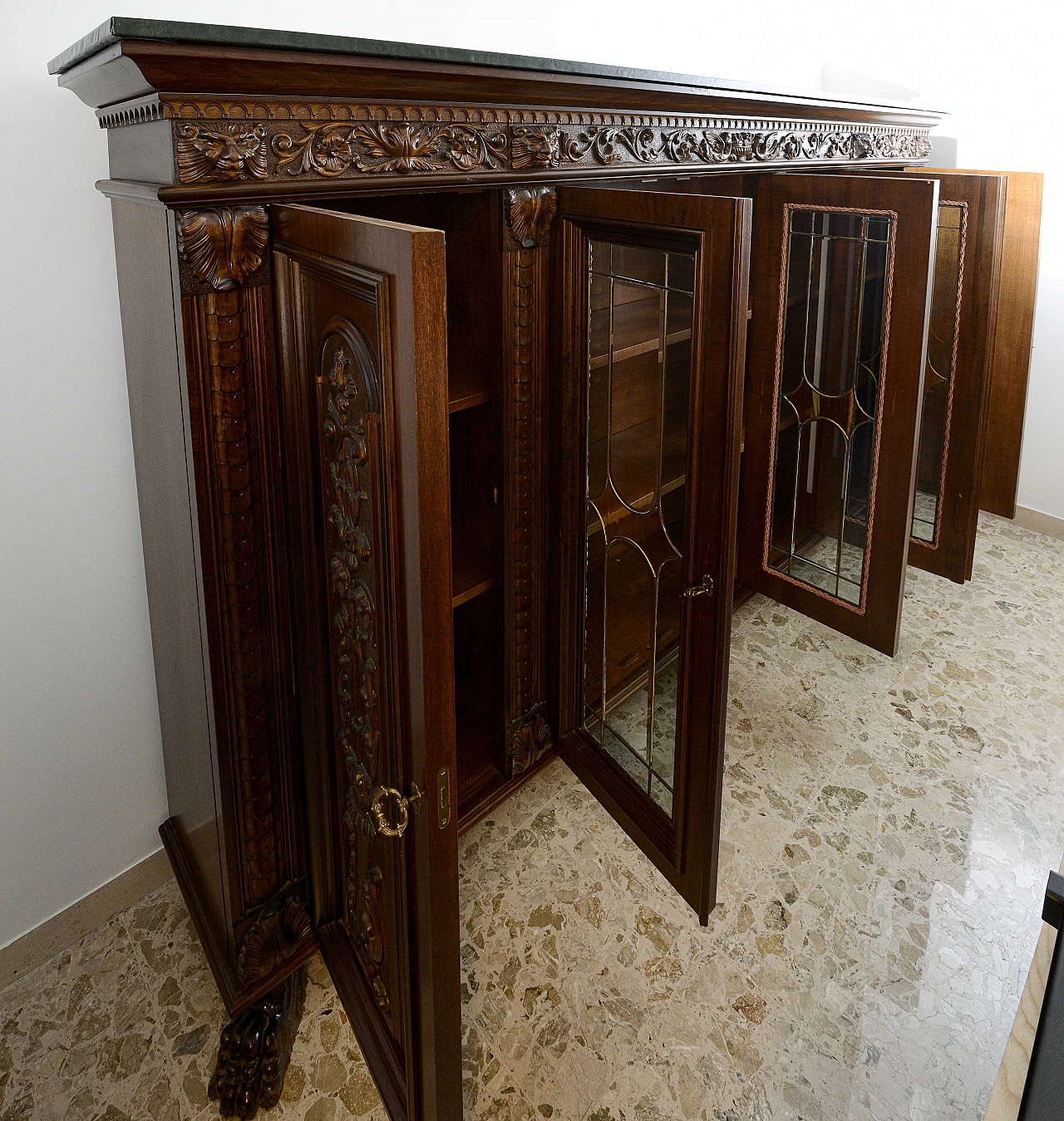Carved showcase bookcase with lion's paw feet and leatherette top 1364265