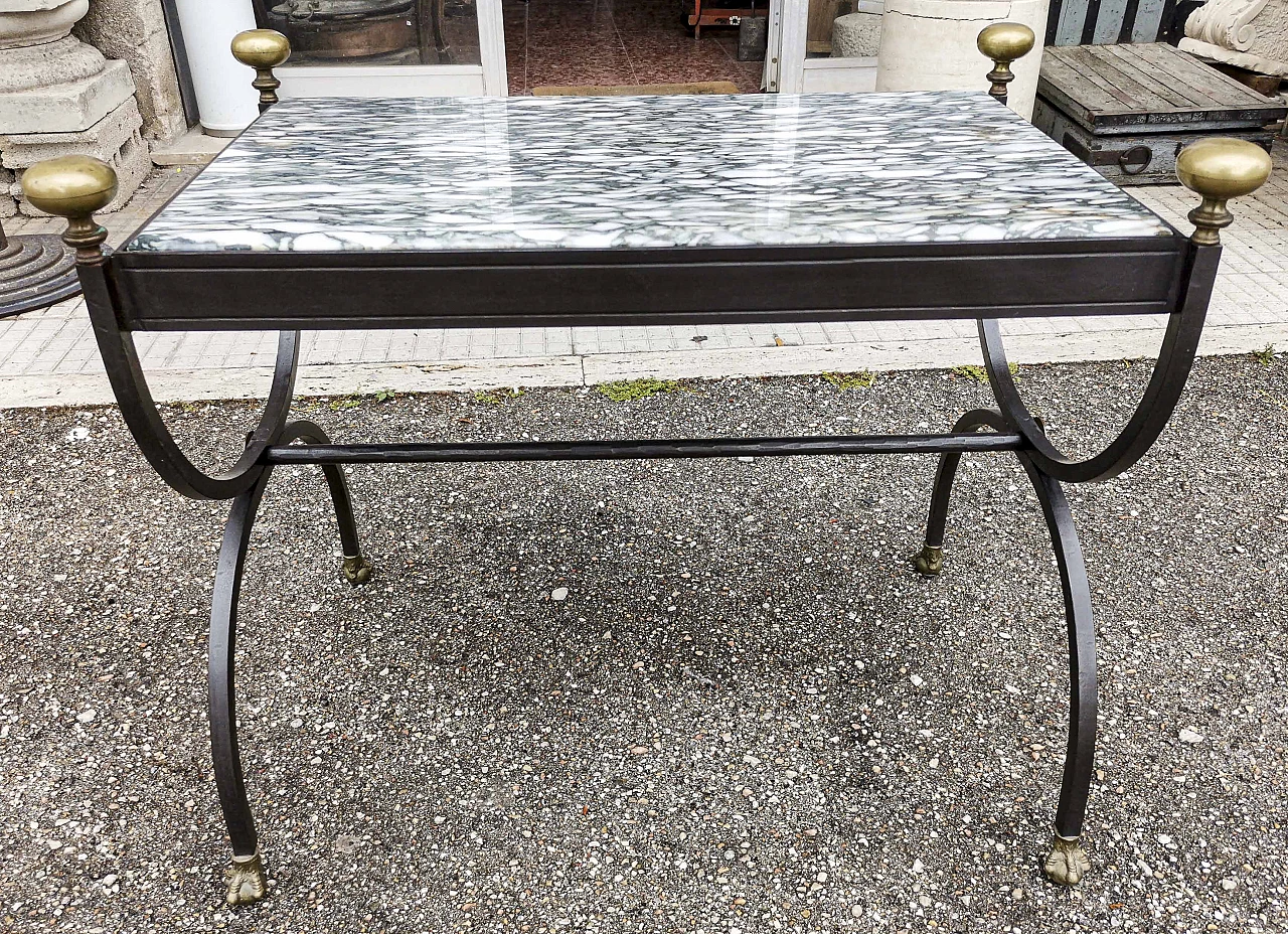 Tavolino in ferro battuto con piedi in ottone e piano in marmo molato, anni '80 1364267