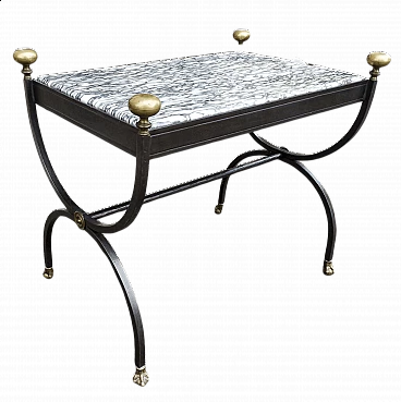Tavolino in ferro battuto con piedi in ottone e piano in marmo molato, anni '80