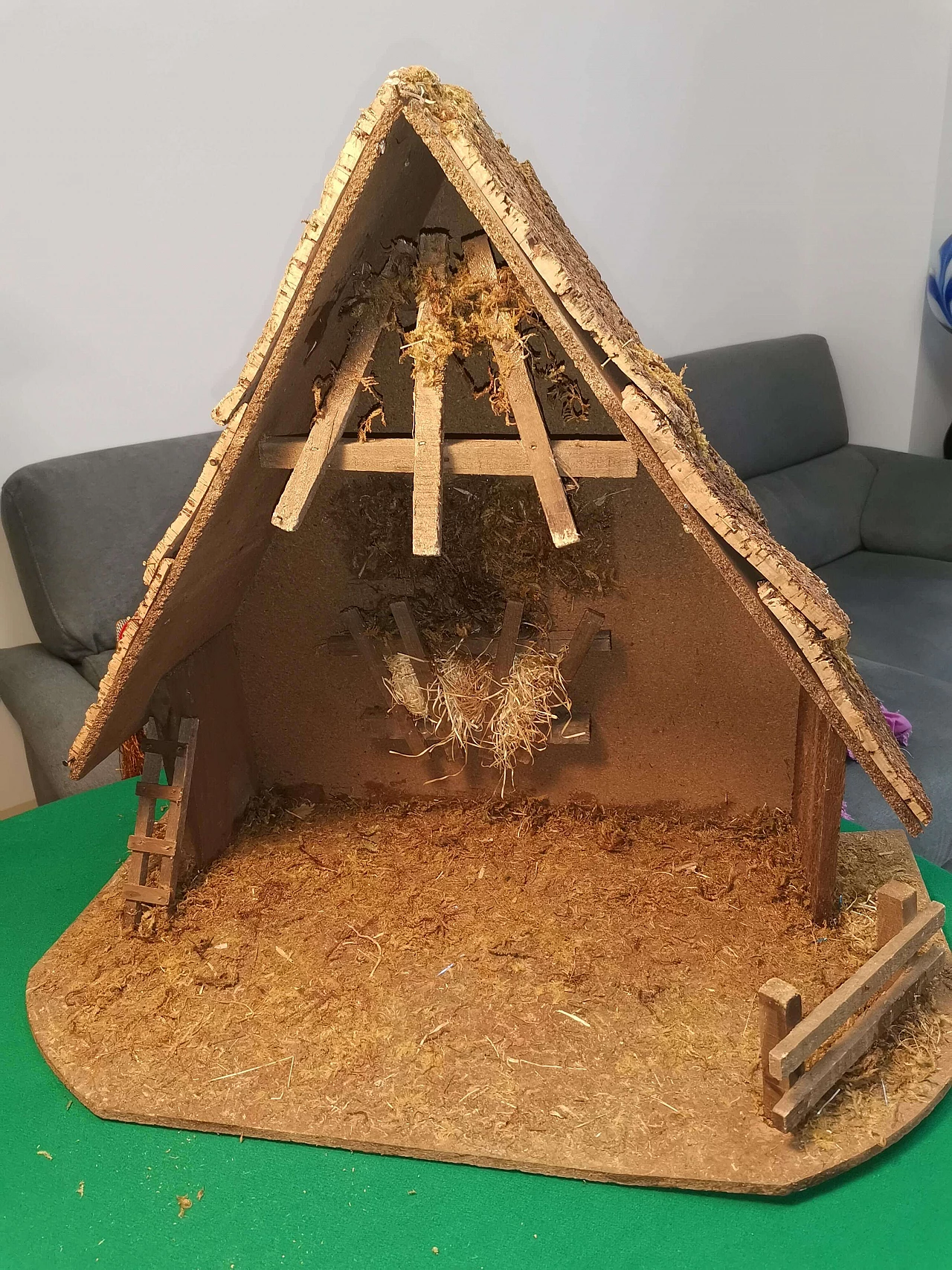 Hut for Nativity scene 1364375