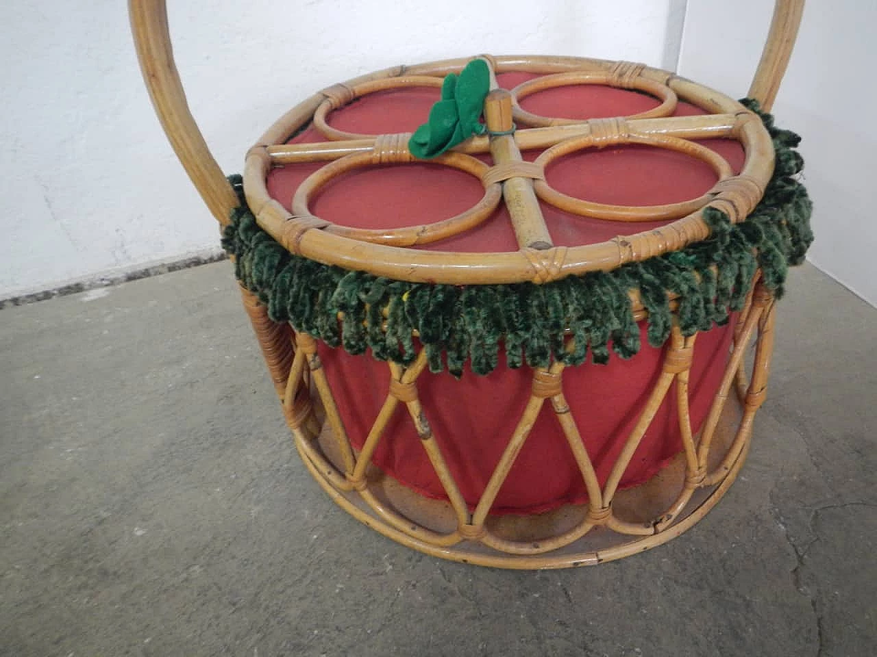 Cesto in vimini con tessuto, anni '70 1365214
