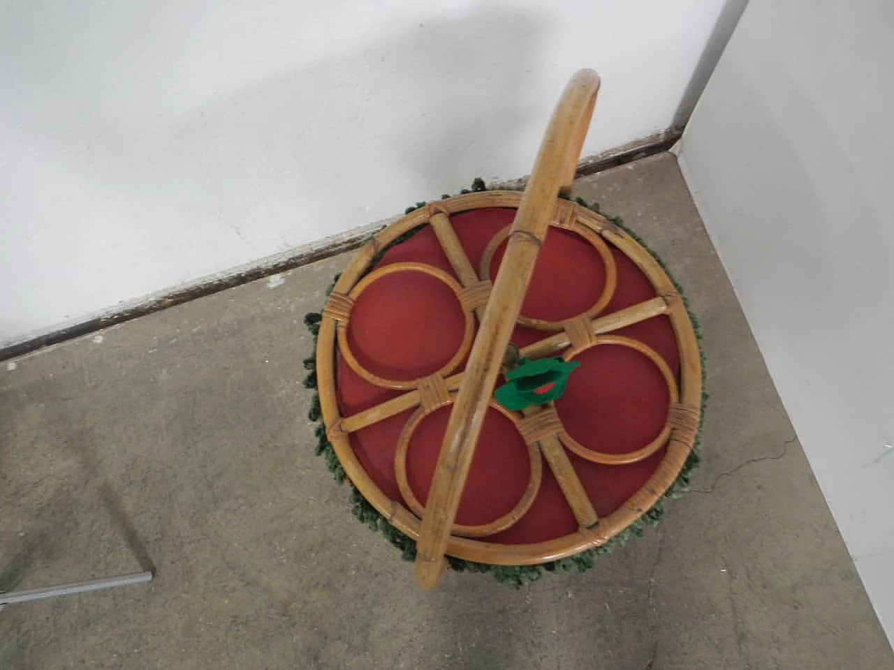 Cesto in vimini con tessuto, anni '70 1365218