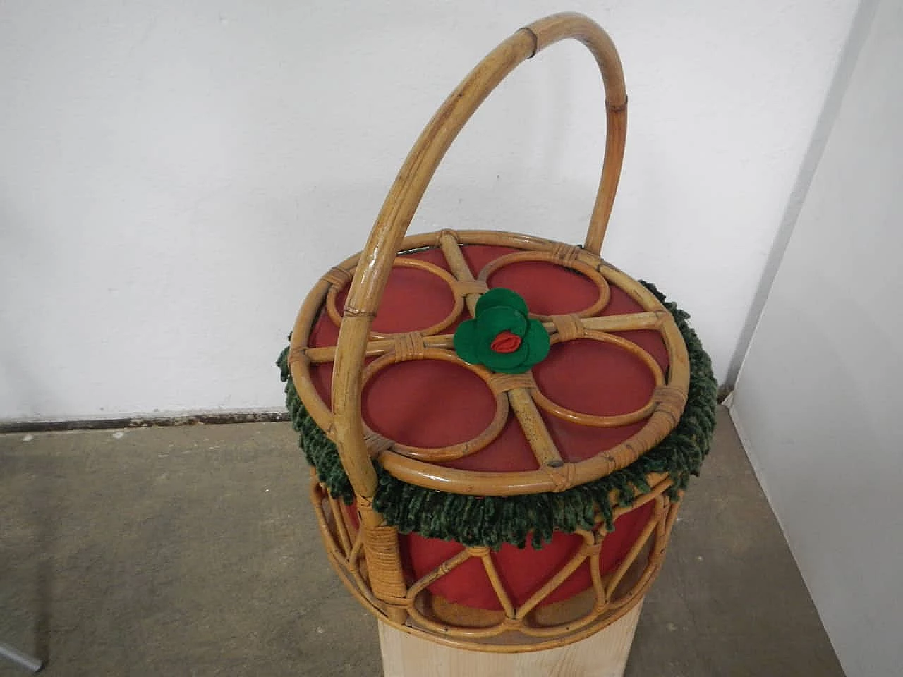 Wicker basket with fabric, 70s 1365221