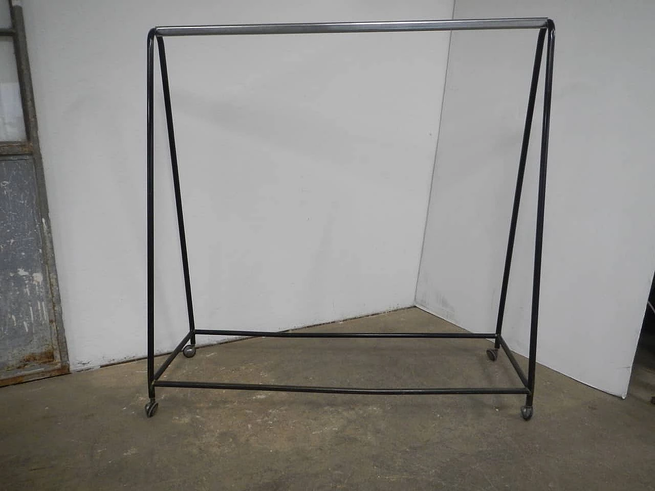 Metal tube hanger with wheels, 1950s 1365249