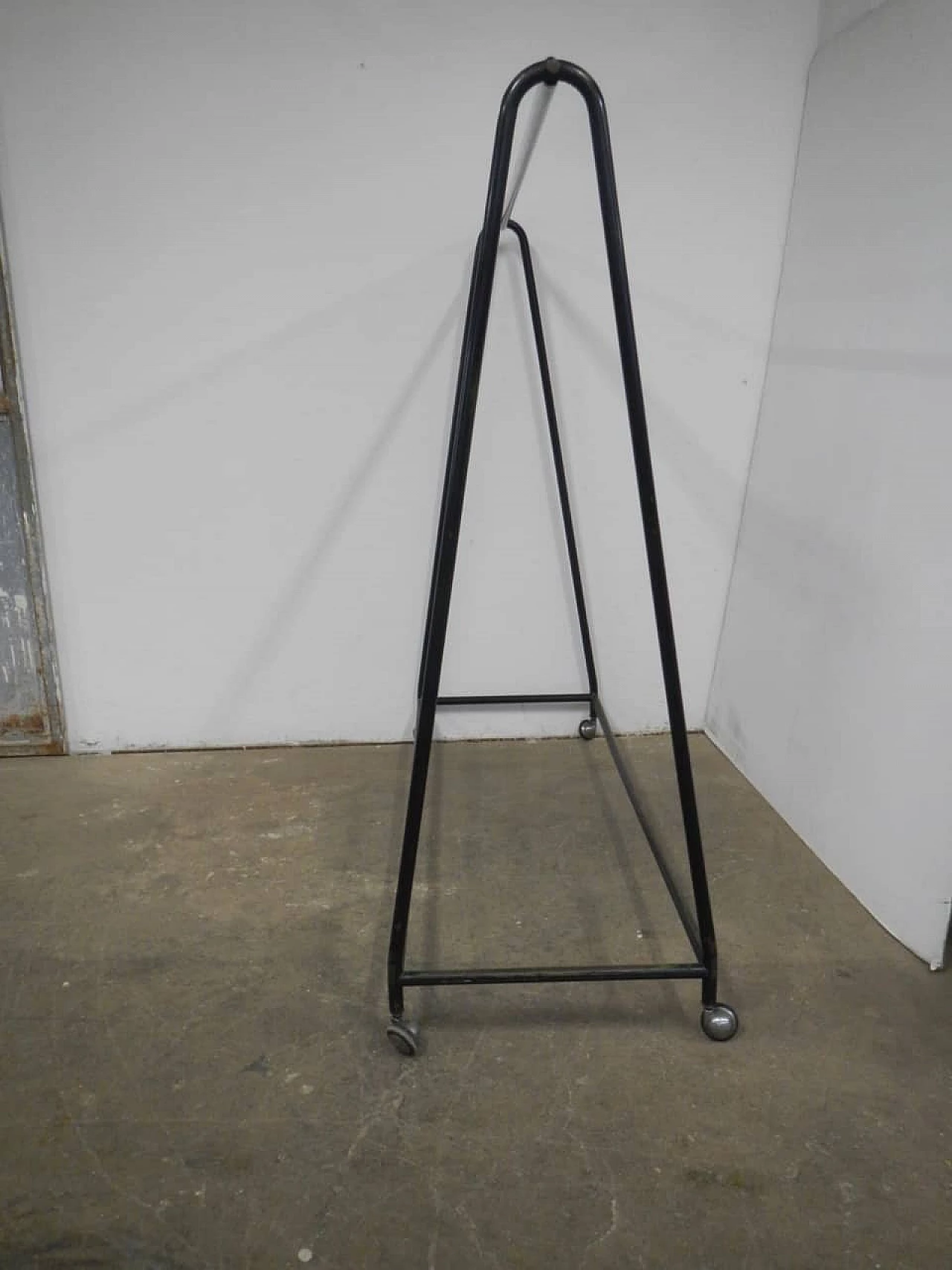 Metal tube hanger with wheels, 1950s 1365252
