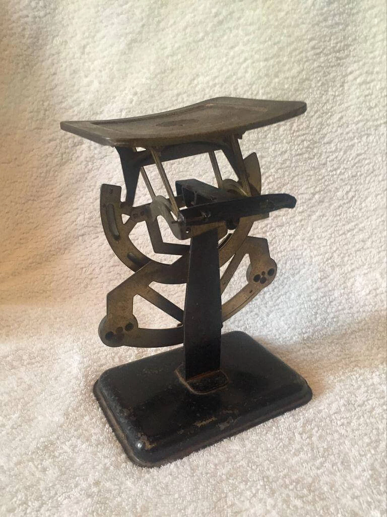 Bilancia postale bilaterale per pesare la corrispondenza, anni '20 1367030