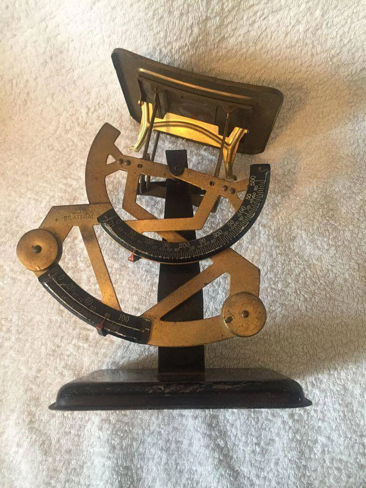 Bilancia postale bilaterale per pesare la corrispondenza, anni '20 1367033