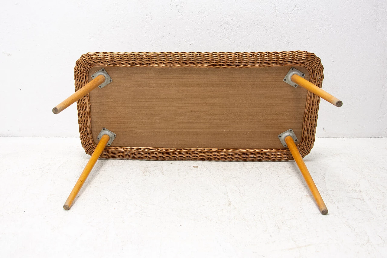 Tavolino in formica e vimini di Uluv, anni '60 1367057