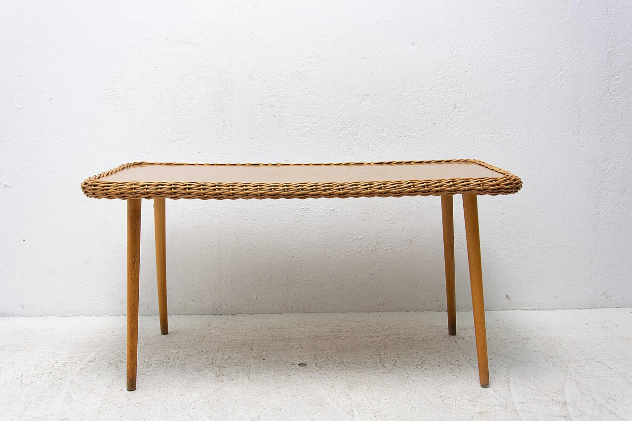 Tavolino in formica e vimini di Uluv, anni '60 1367058