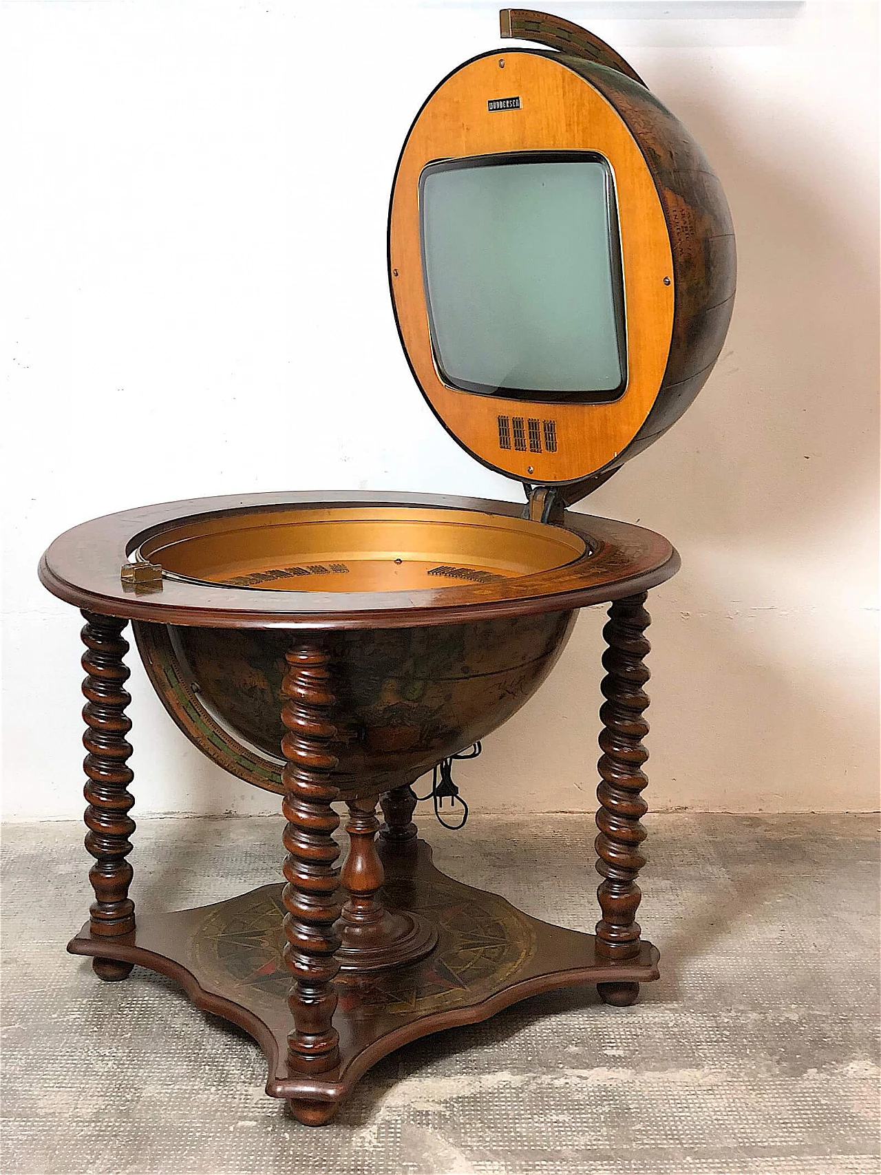 Wundersen globe-shaped television set, 1967 1367119