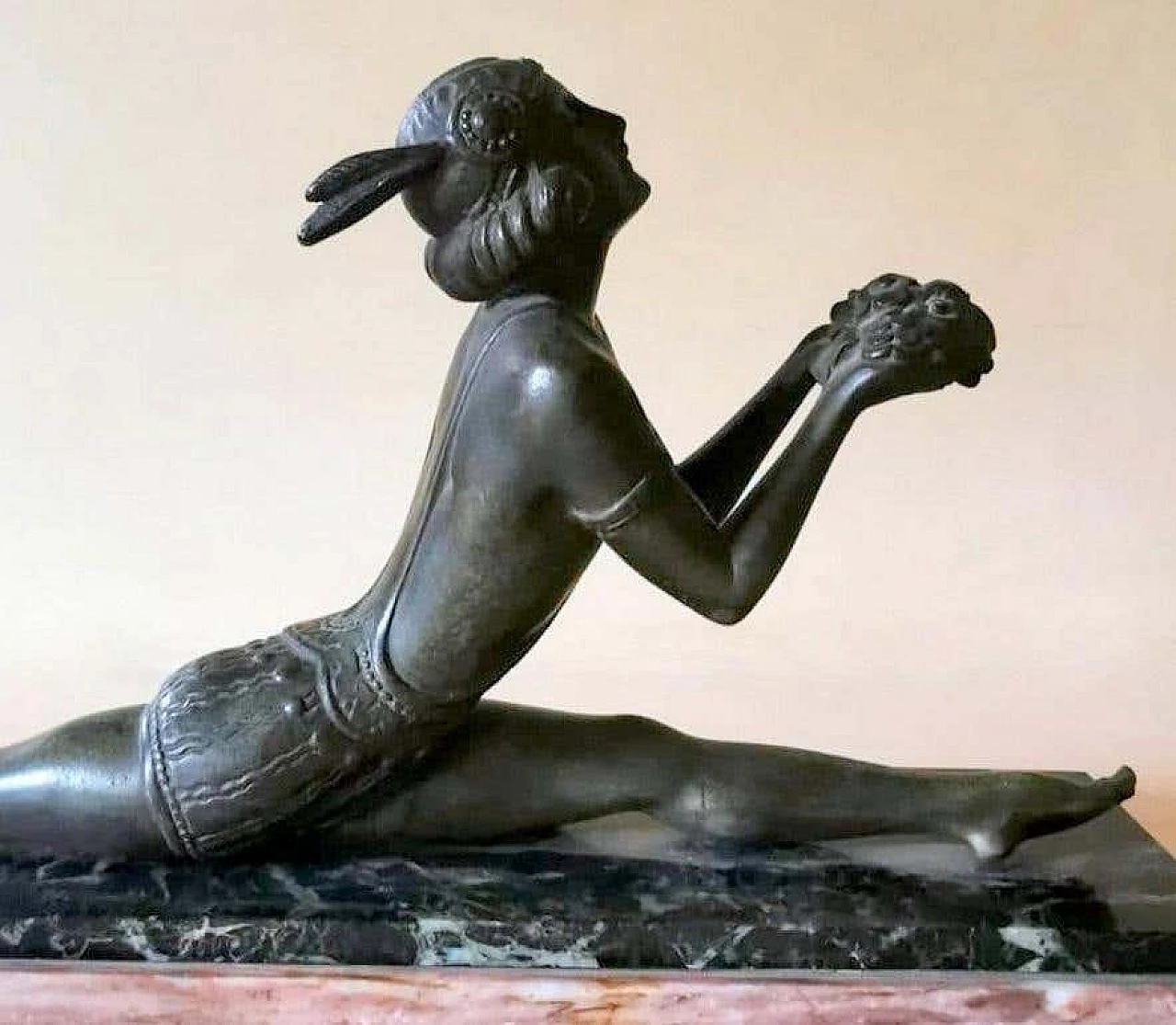 Statuetta in stile art noveau raffigurante giovane ballerina in bronzo con base in marmo, anni '20 1367449