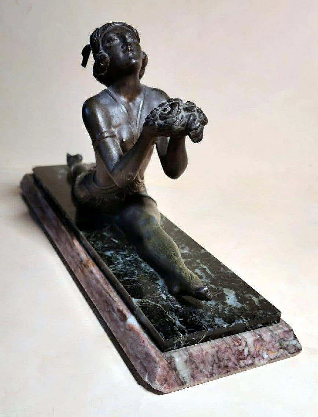 Statuetta in stile art noveau raffigurante giovane ballerina in bronzo con base in marmo, anni '20 1367451