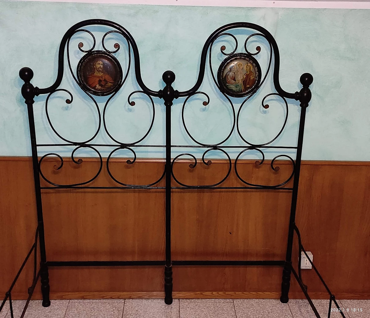 Wrought iron bed with hand-painted rosettes, mid-19th century 1368481