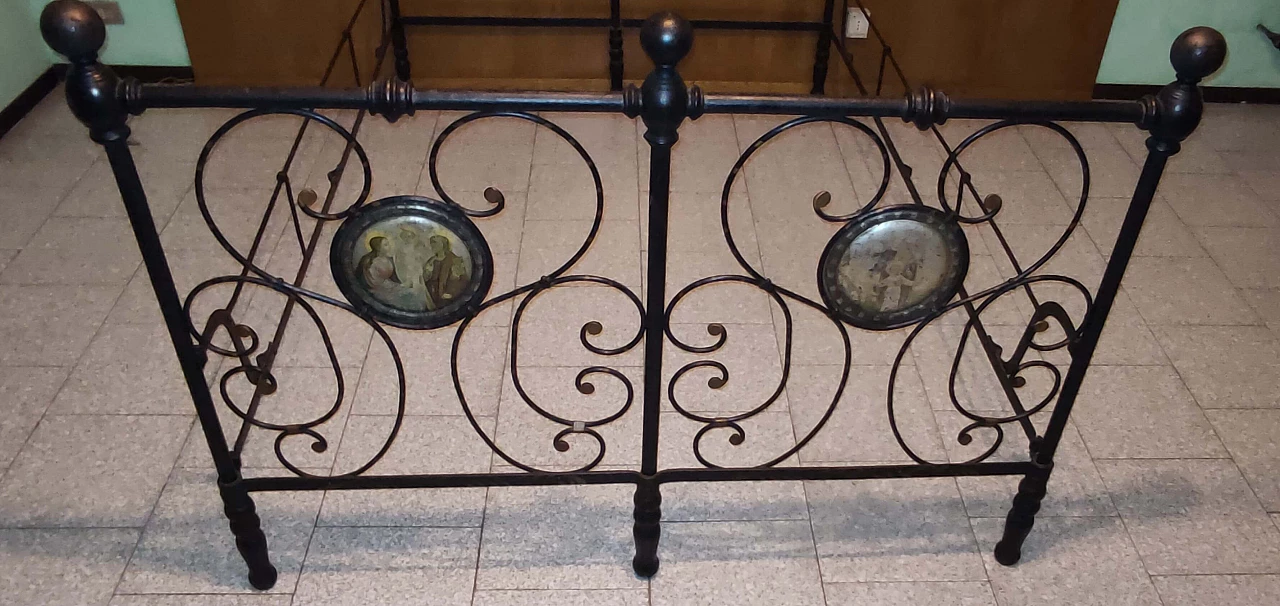 Wrought iron bed with hand-painted rosettes, mid-19th century 1368484