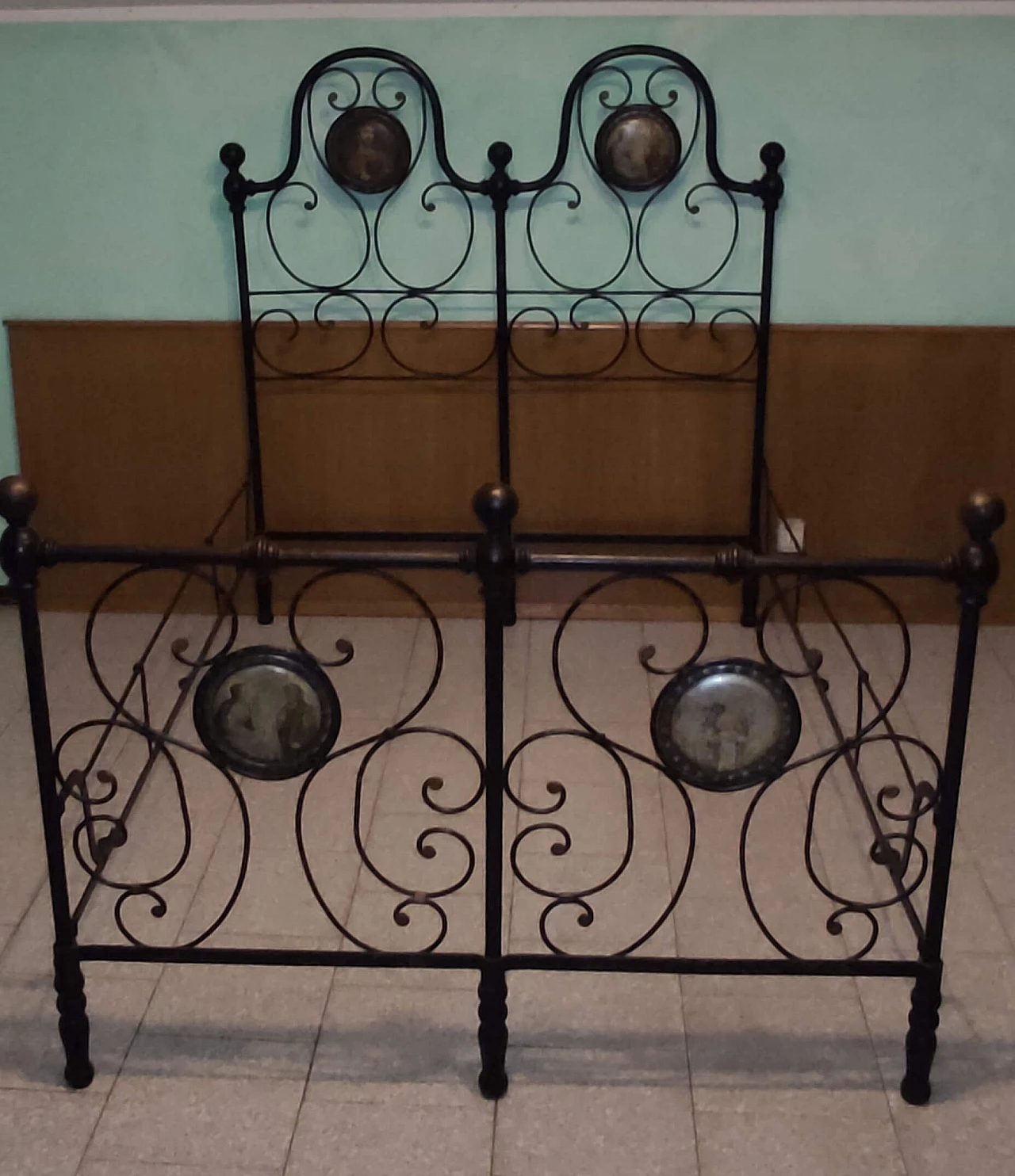 Wrought iron bed with hand-painted rosettes, mid-19th century 1368485