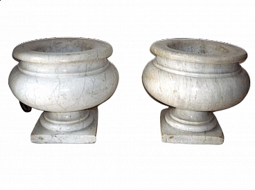 Pair of vases in white marble, 19th century