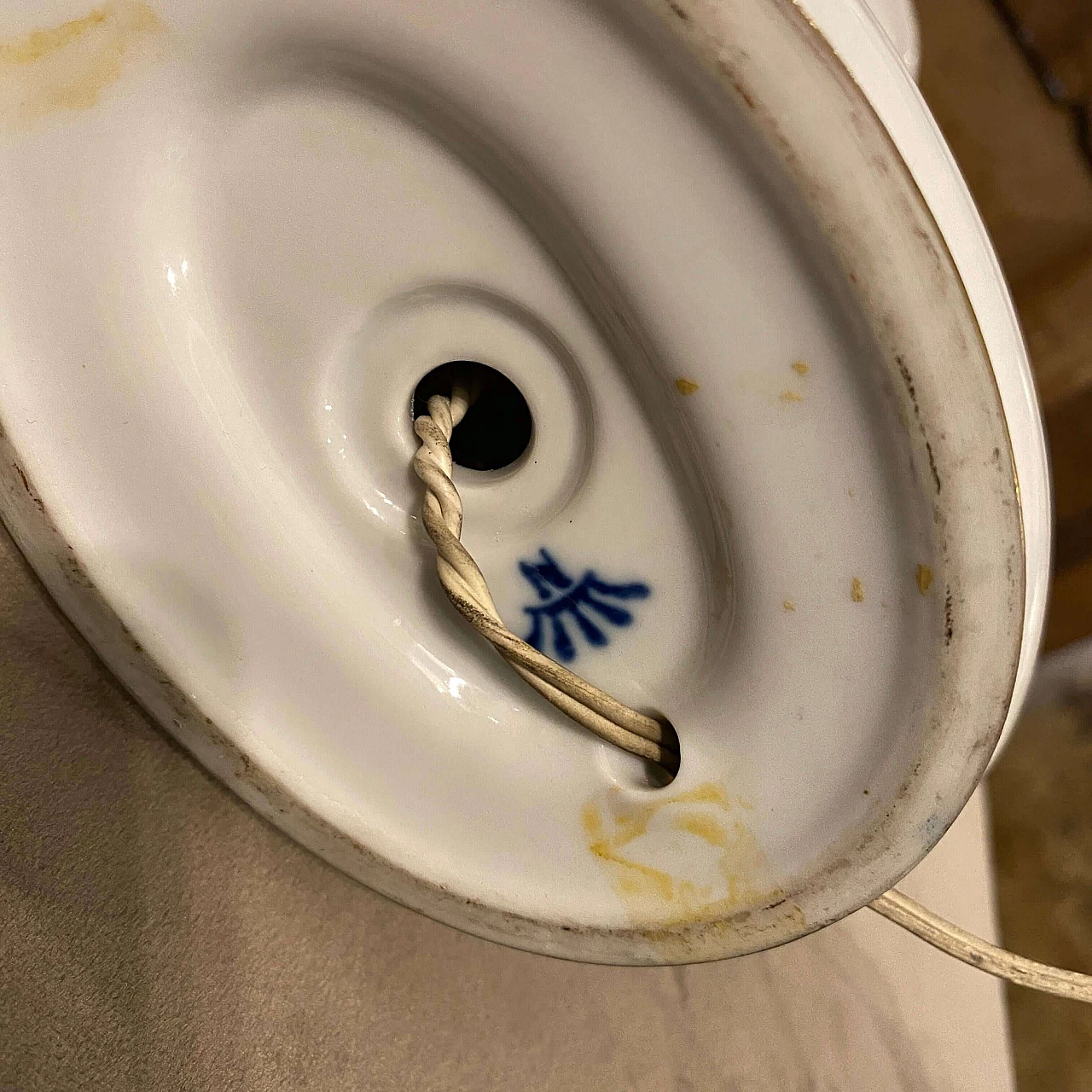 Coppia Di Lampade Da Tavolo In Stile Neoclassico In Porcellana Capodimonte, Del '900 - Foto 5