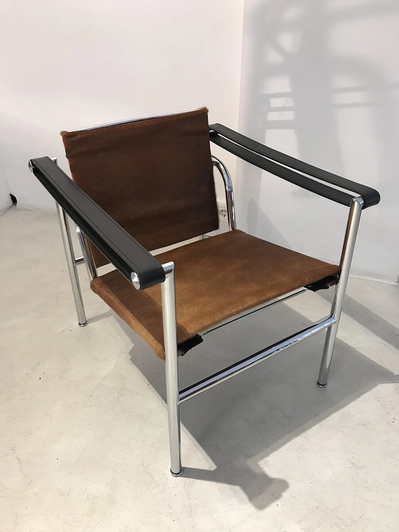 Poltrona LC1 in acciaio cromato e cavallino di Le Corbusier per Cassina, anni '70 1369285