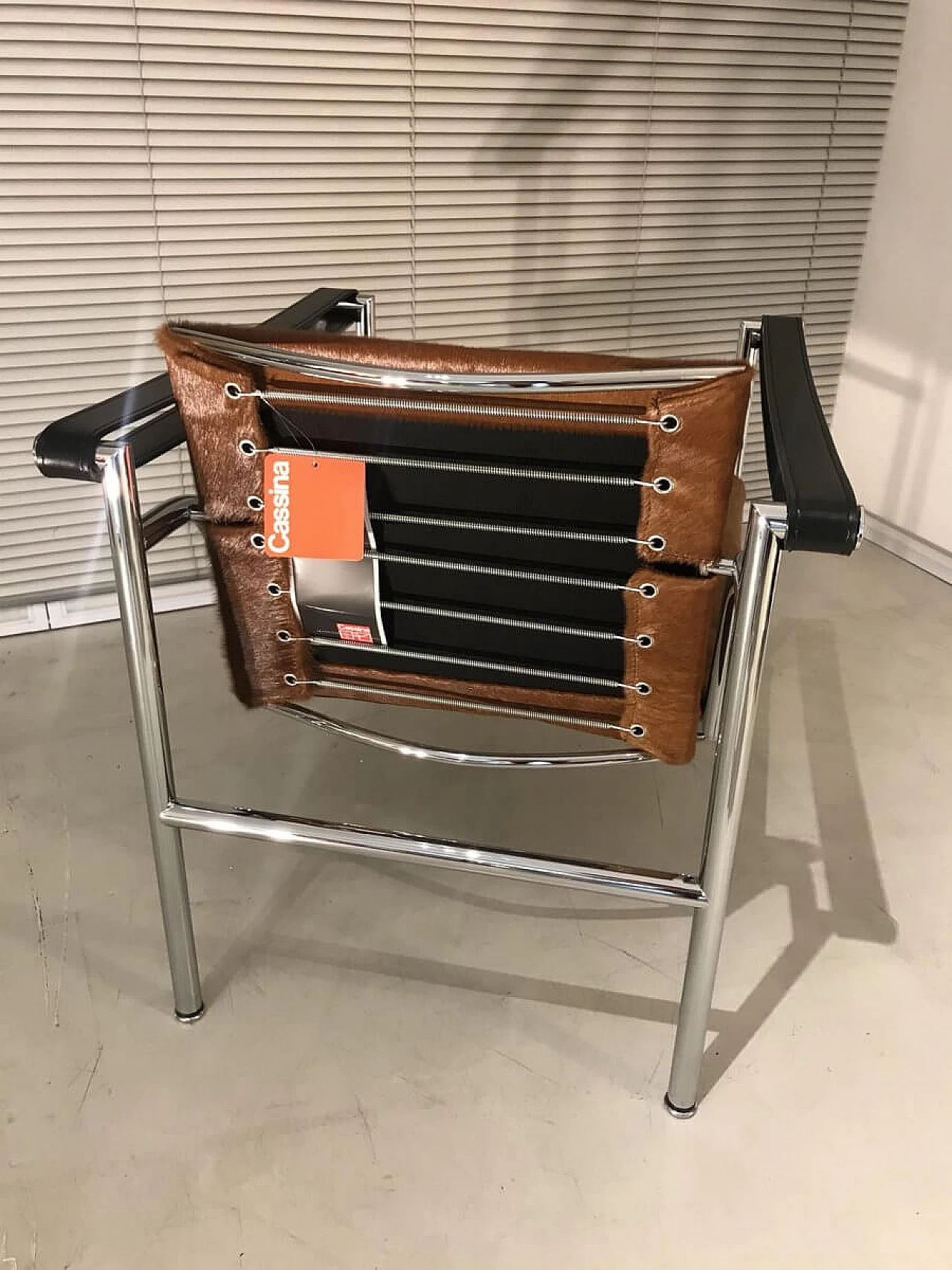 LC1 armchair in chrome-plated steel and cowhide by Le Corbusier for Cassina, 70s 1369286