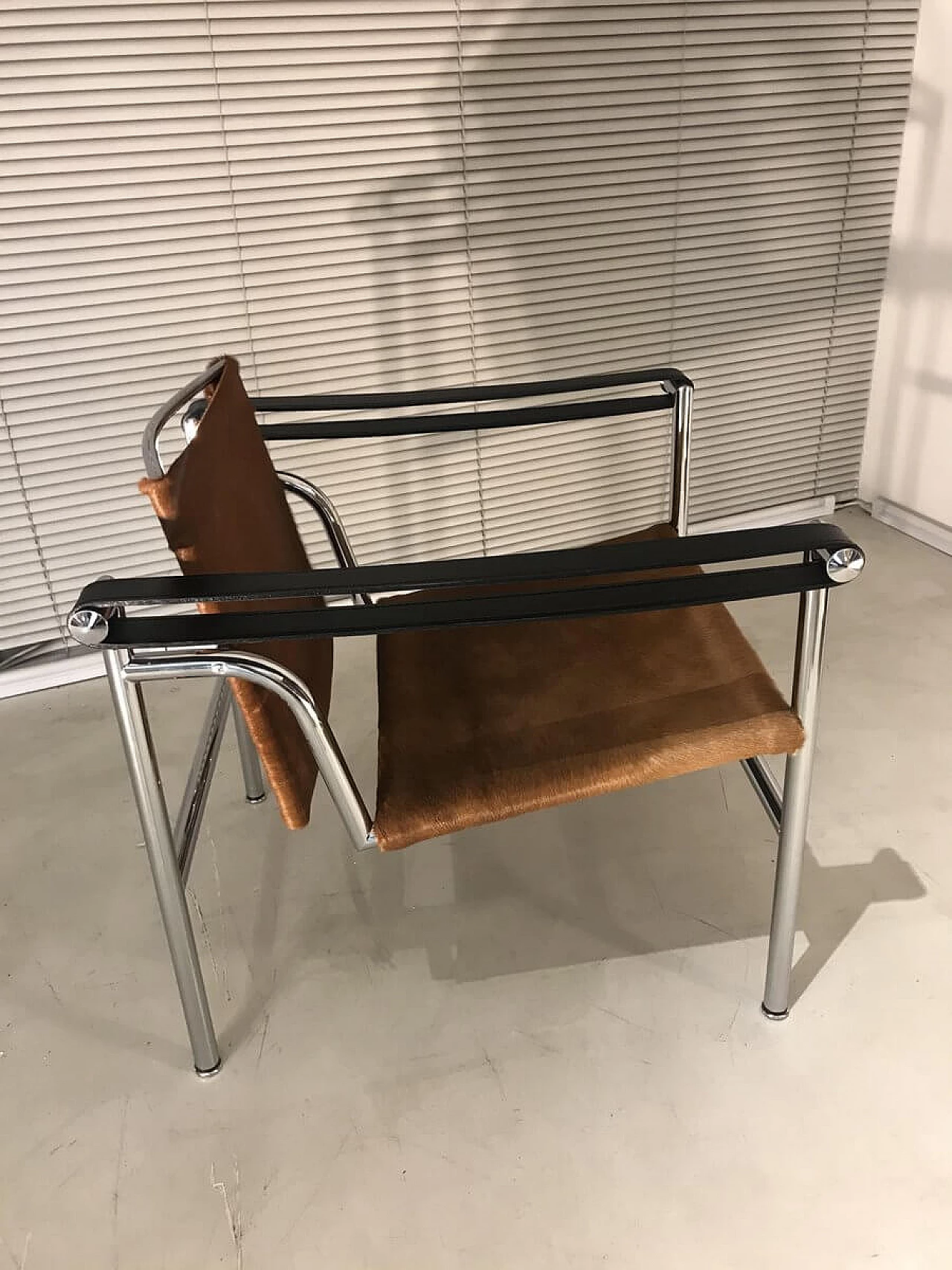 Poltrona LC1 in acciaio cromato e cavallino di Le Corbusier per Cassina, anni '70 1369291