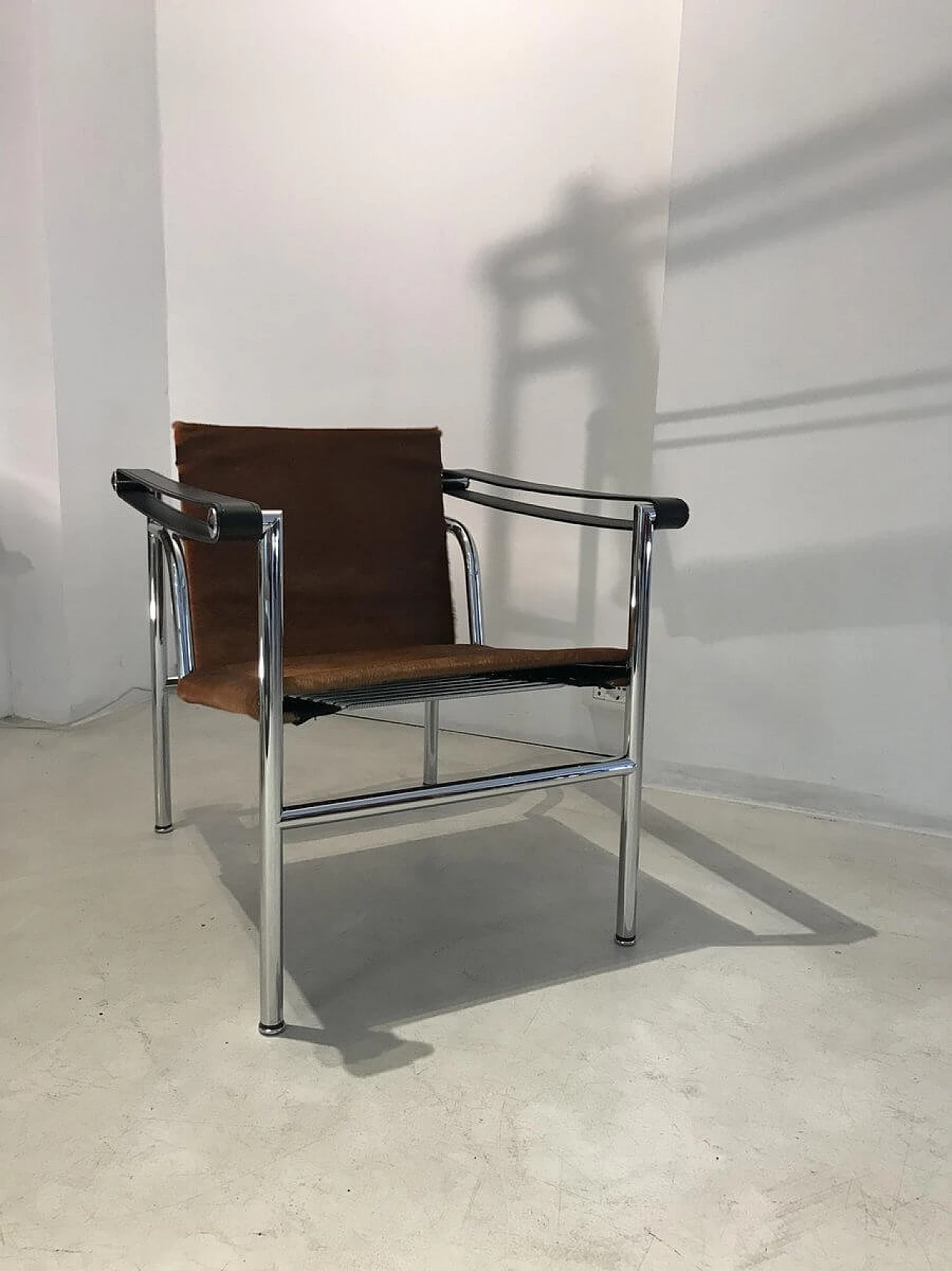 LC1 armchair in chrome-plated steel and cowhide by Le Corbusier for Cassina, 70s 1369292