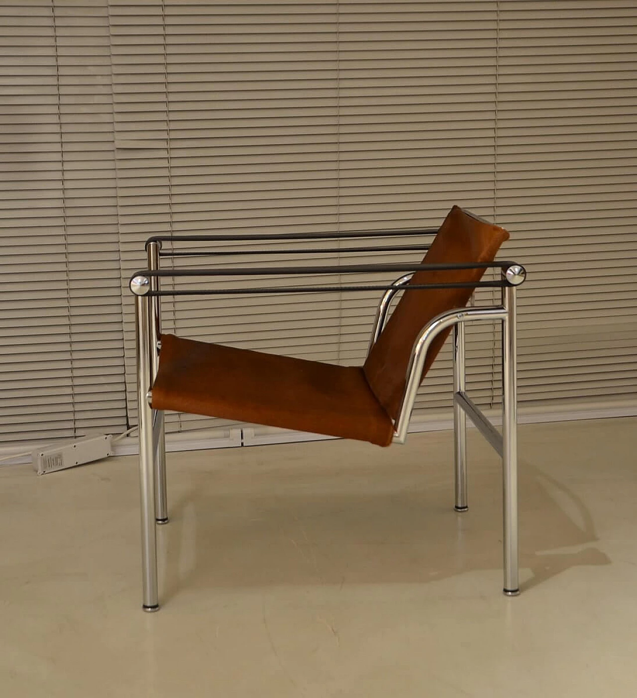 Poltrona LC1 in acciaio cromato e cavallino di Le Corbusier per Cassina, anni '70 1369299