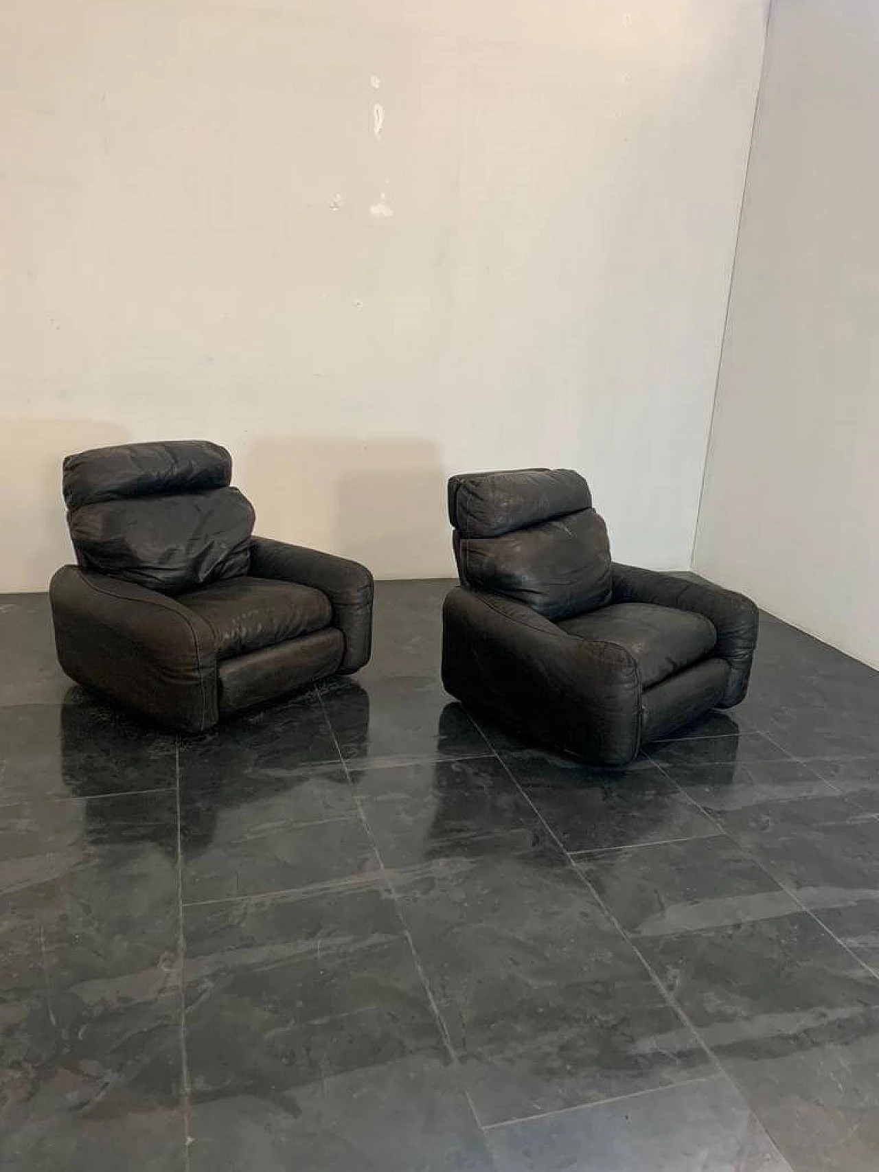 Pair of leather armchairs by Arrigo Arrigoni for Busnelli, 80s 1369442