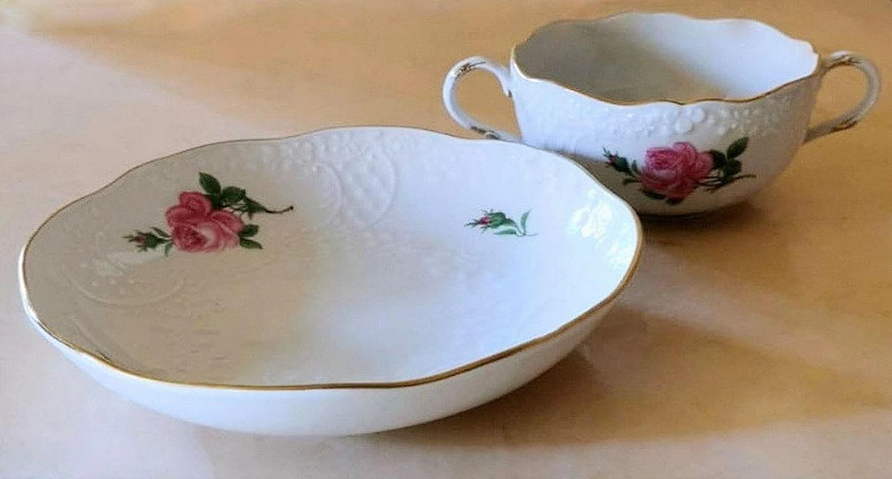 Set of 12 Meissen Porcelain soup cups with roses and relief decoration, 1940s 1369542