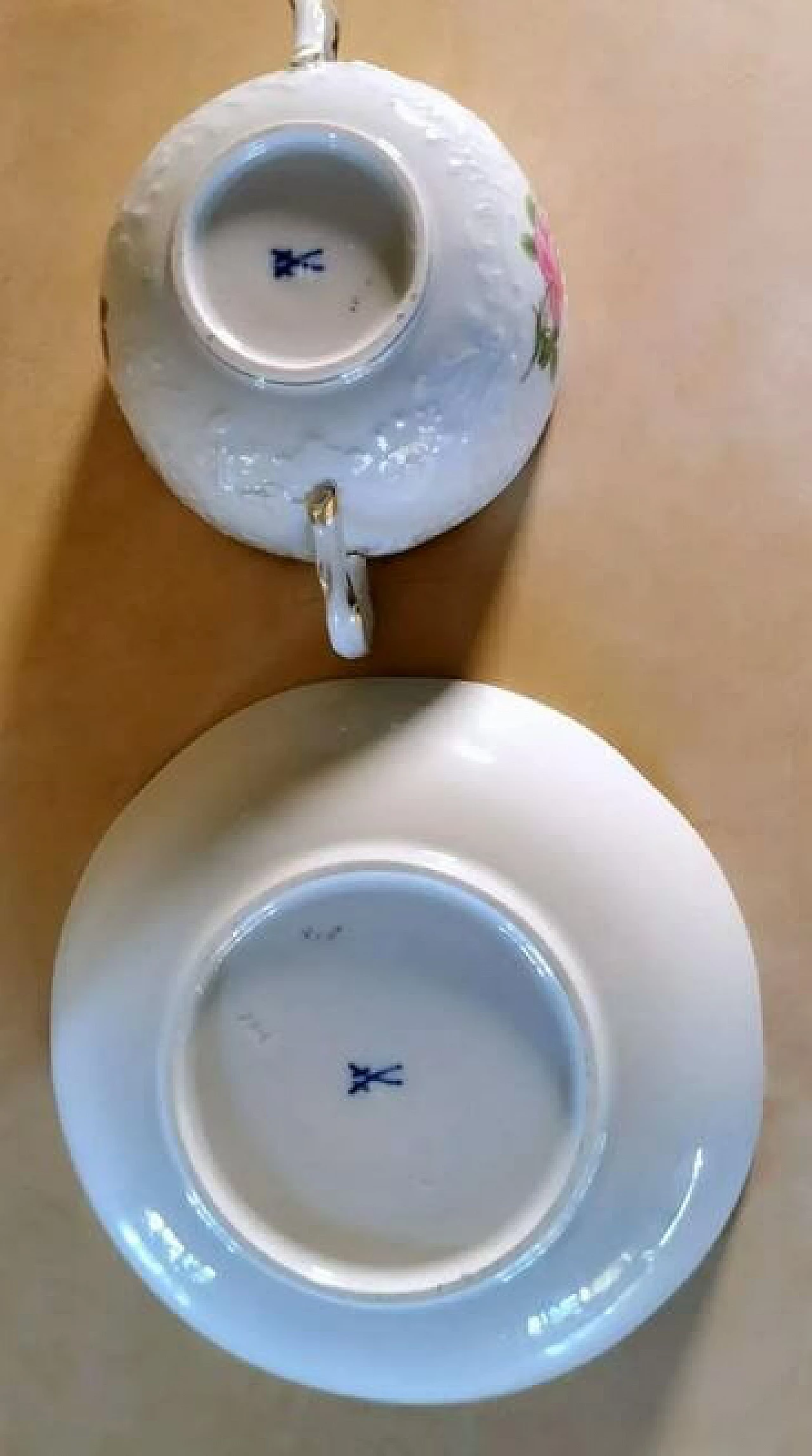 Set of 12 Meissen Porcelain soup cups with roses and relief decoration, 1940s 1369543