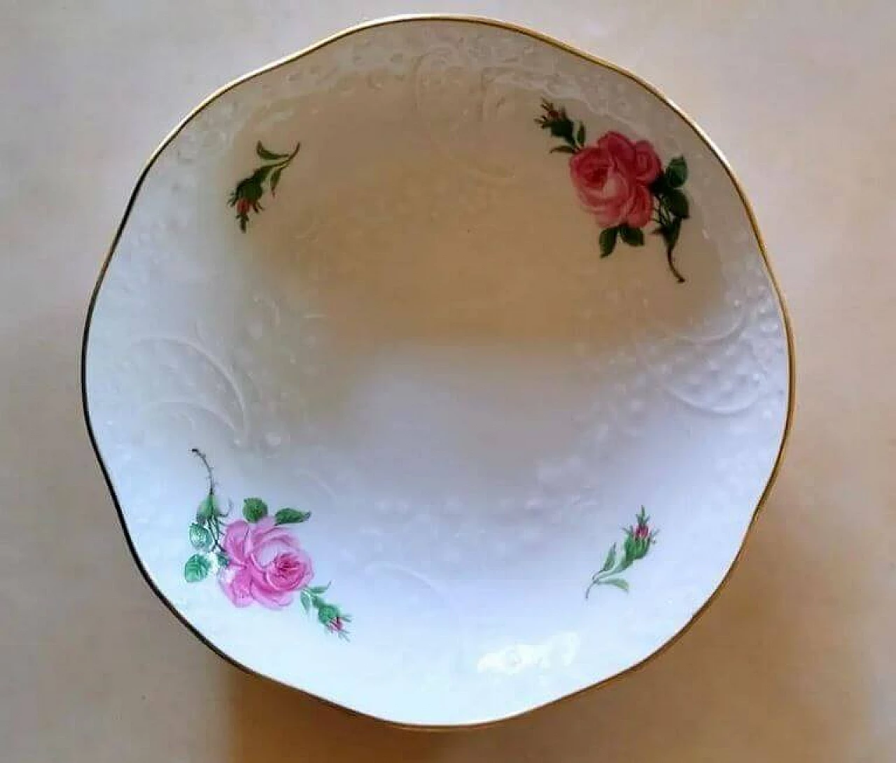 Set of 12 Meissen Porcelain soup cups with roses and relief decoration, 1940s 1369551