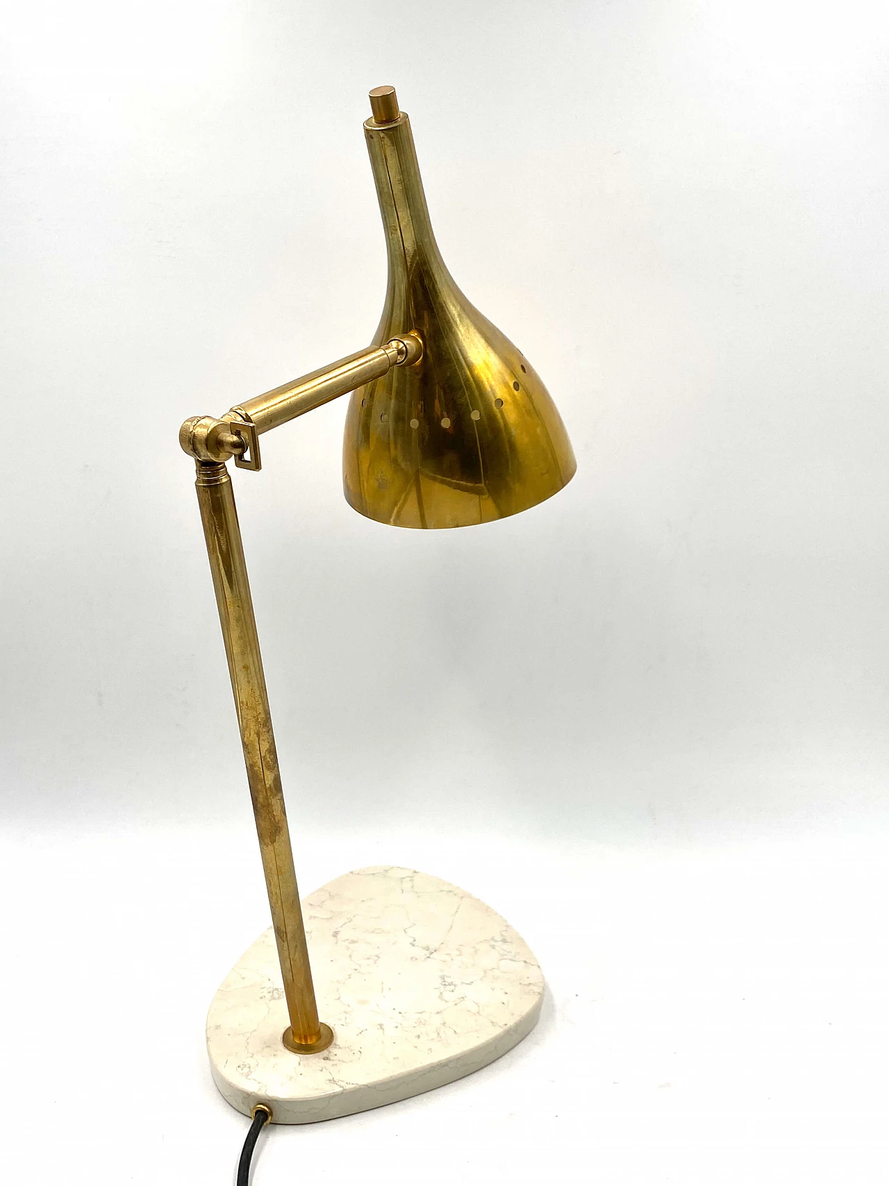 Lamp in gilded brass with base in white Carrara marble, 80s 1369577
