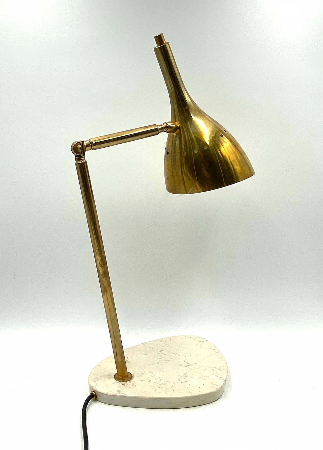 Lamp in gilded brass with base in white Carrara marble, 80s 1369580