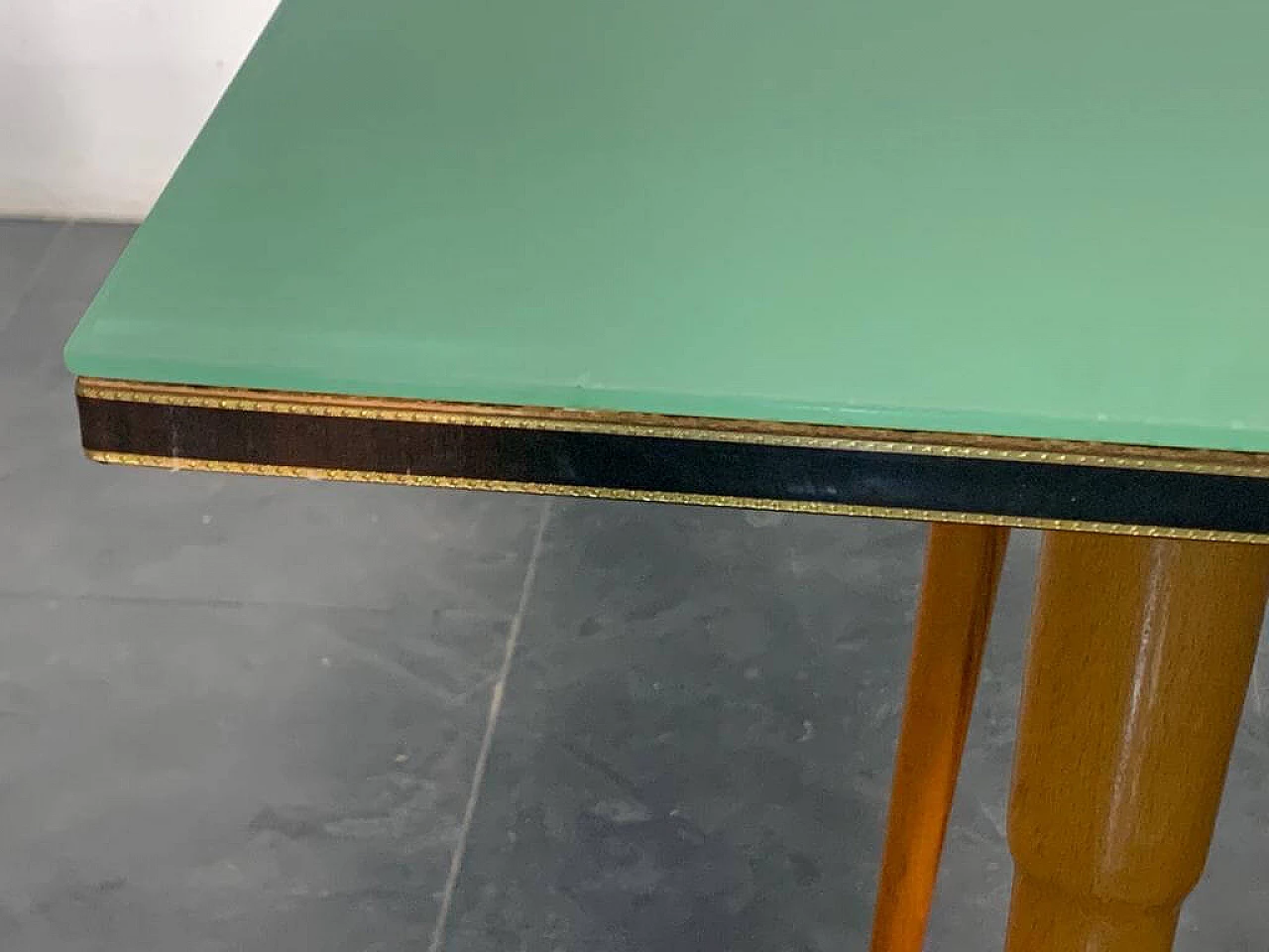Table in black profiled beechwood with brass edges, 1950s 1369785