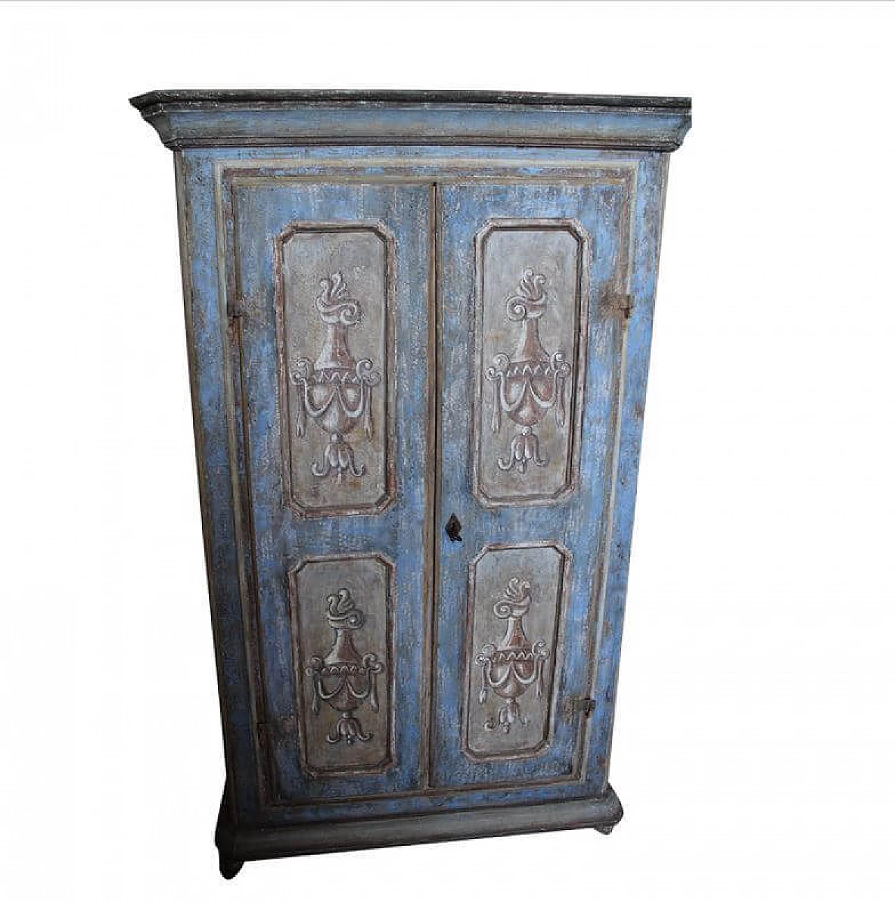 Armadio in legno laccato e decorato in blu ceruleo, del '800 1369908