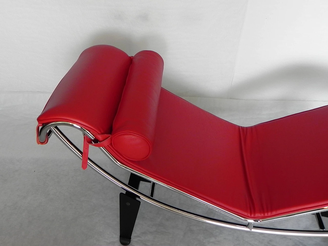 Chaise longue in chromed metal and red leather, 1990s 1370505