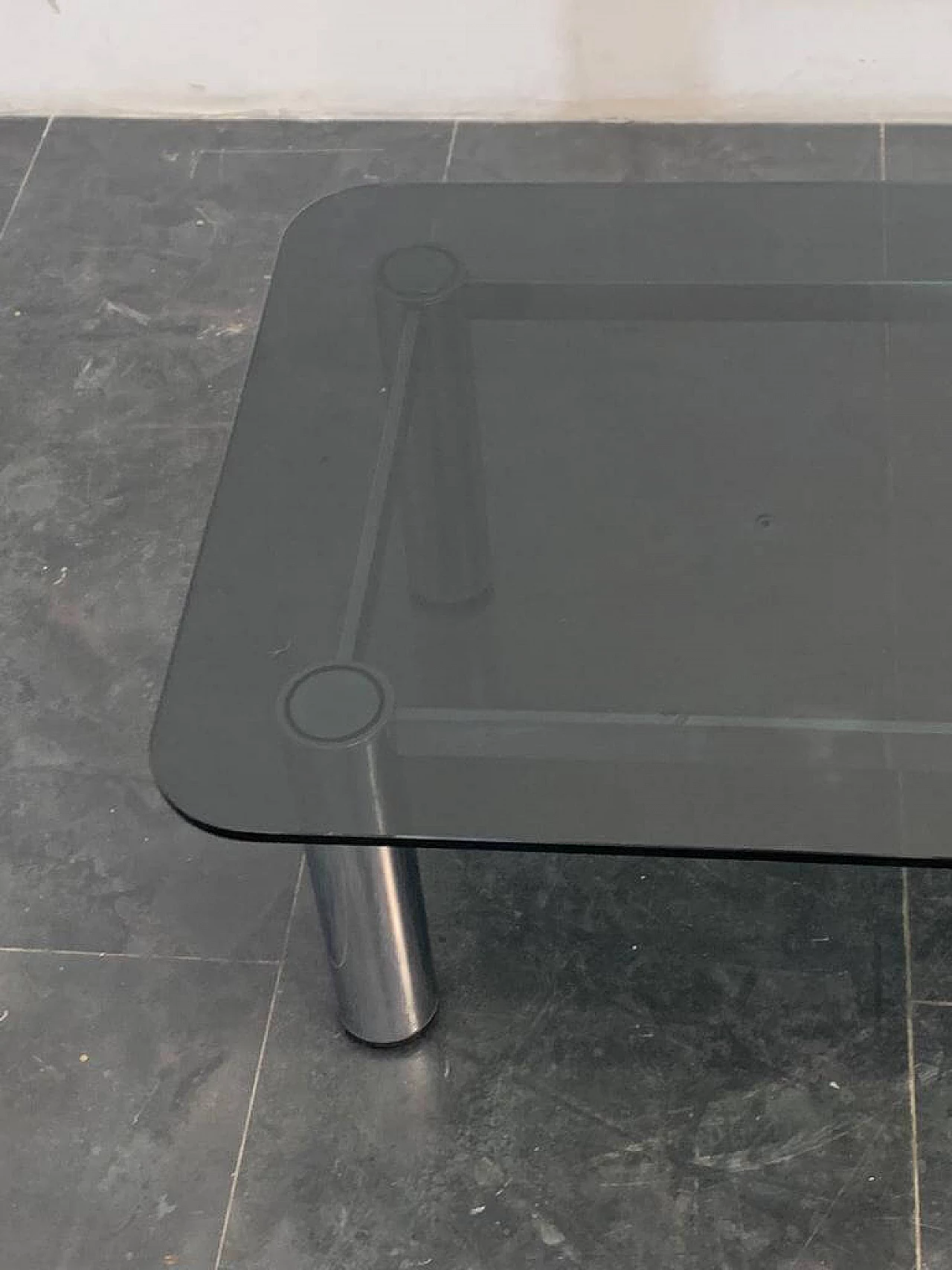 Tavolino in acciaio con piano spesso in cristallo fumè, anni '70 1370777