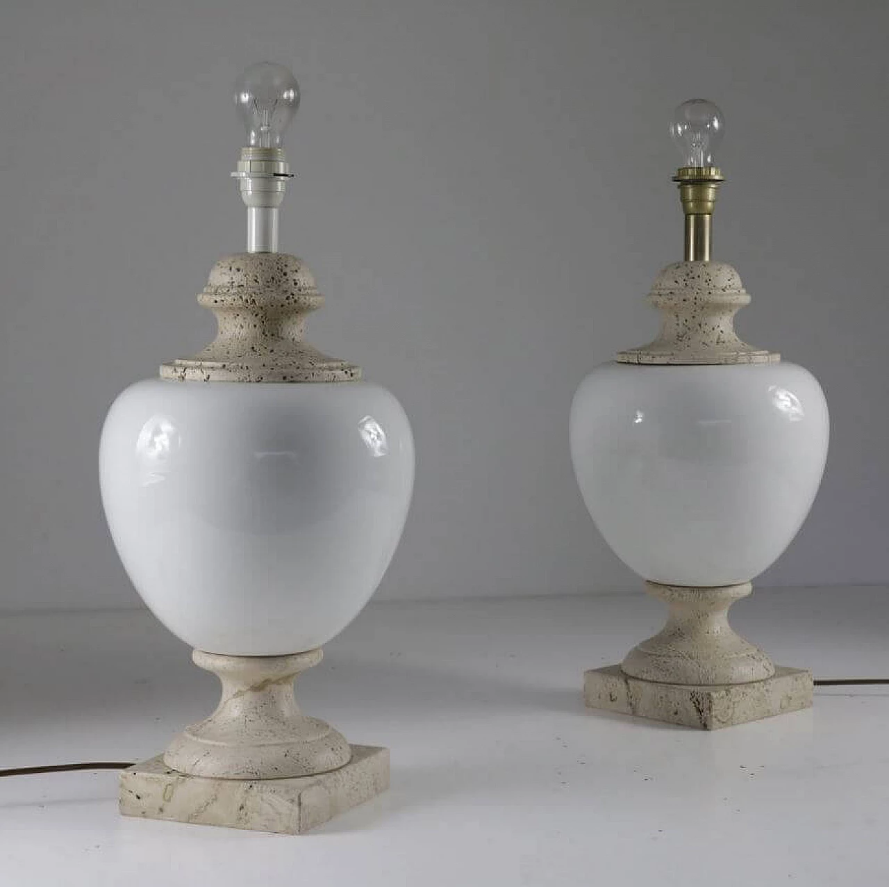 Coppia di lampade da tavolo in ceramica e travertino, anni '50 1371147