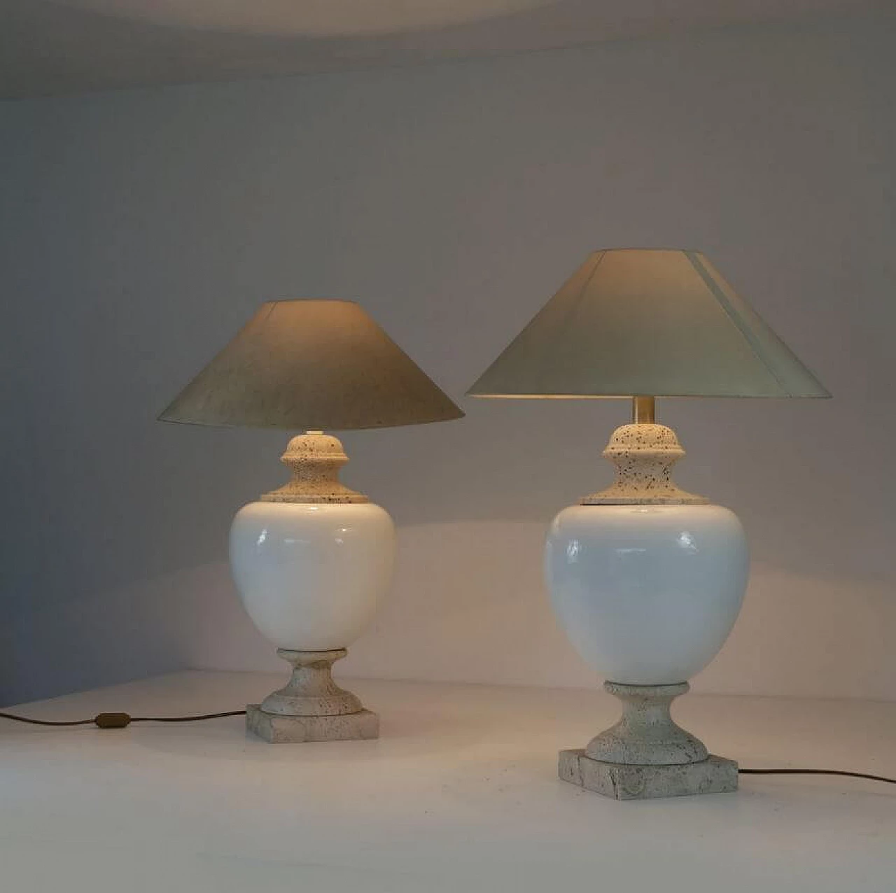 Coppia di lampade da tavolo in ceramica e travertino, anni '50 1371148