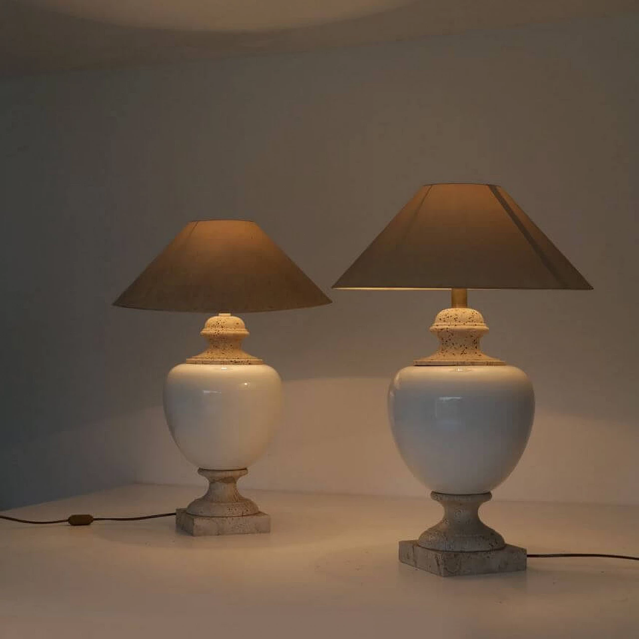 Coppia di lampade da tavolo in ceramica e travertino, anni '50 1371150