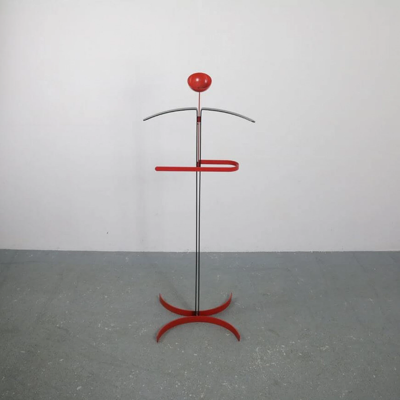 Appendiabiti in metallo nero e rosso, anni '70 1371258