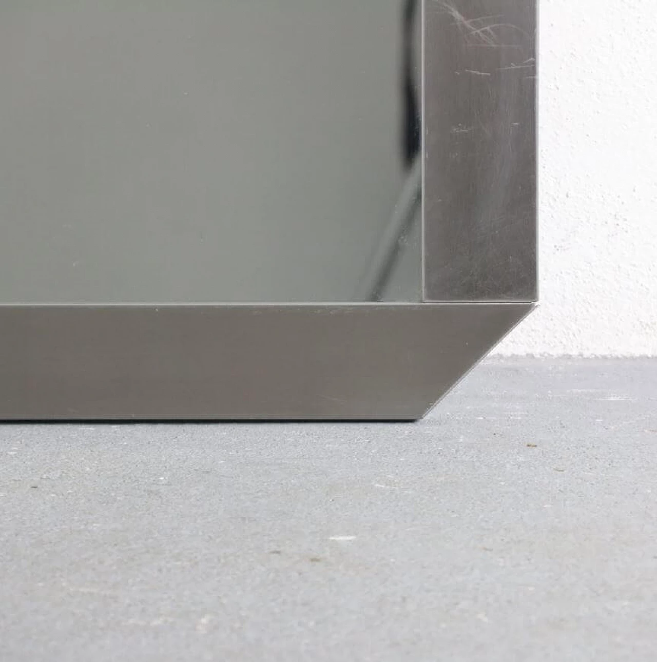 Specchio grande con cornice in metallo, anni '70 1371284