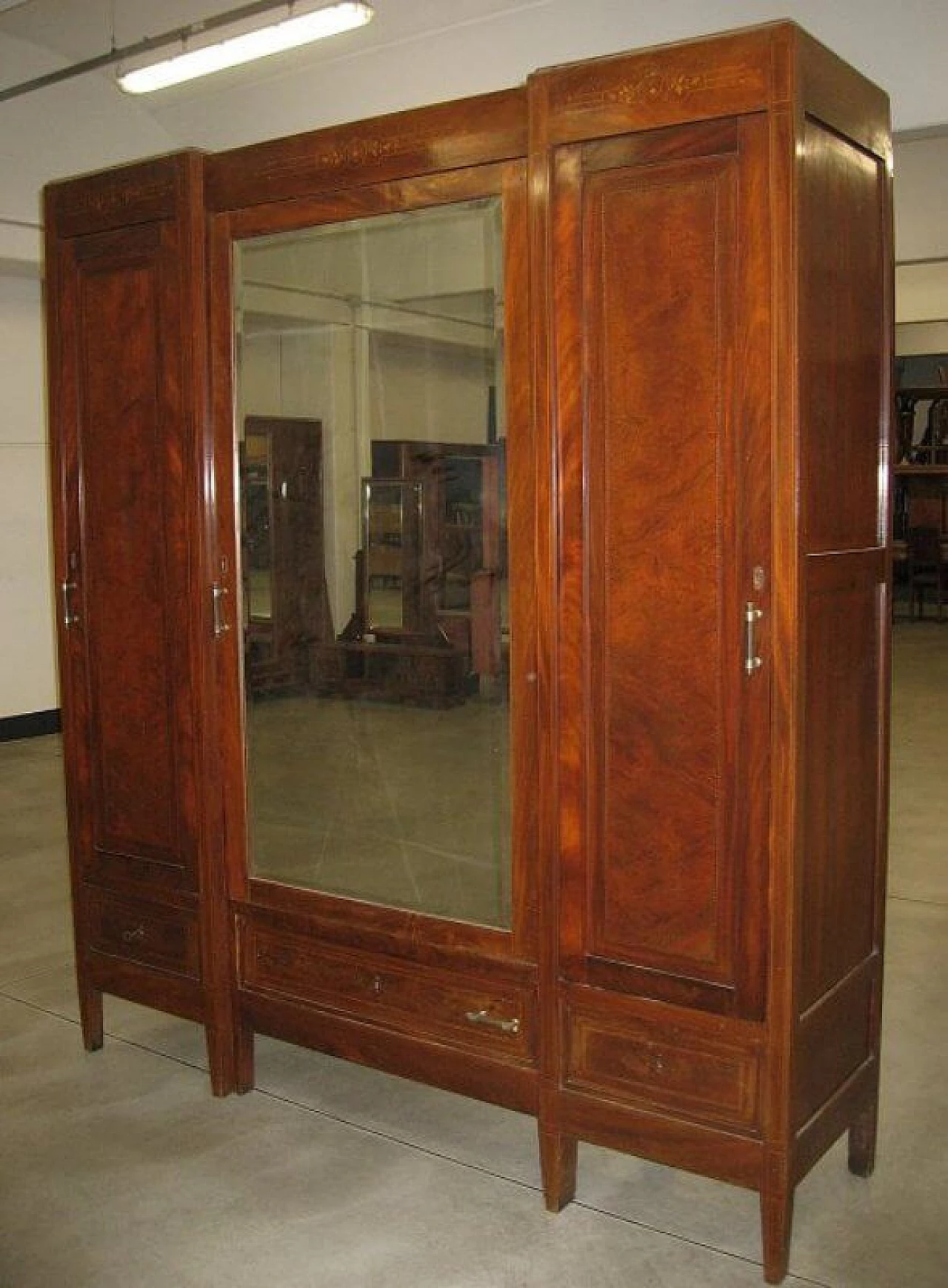 Mahogany three doors closet, early '900 1371380