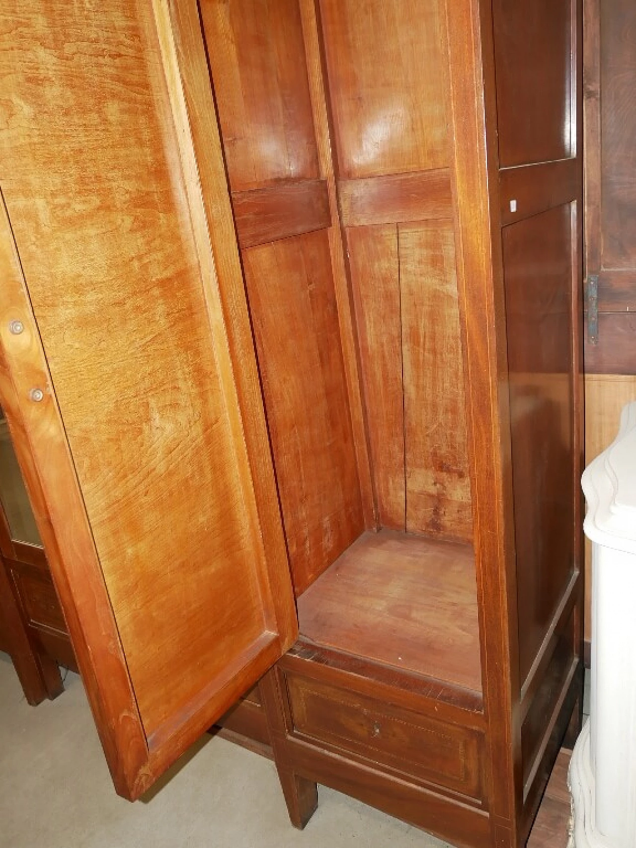 Mahogany three doors closet, early '900 1371386