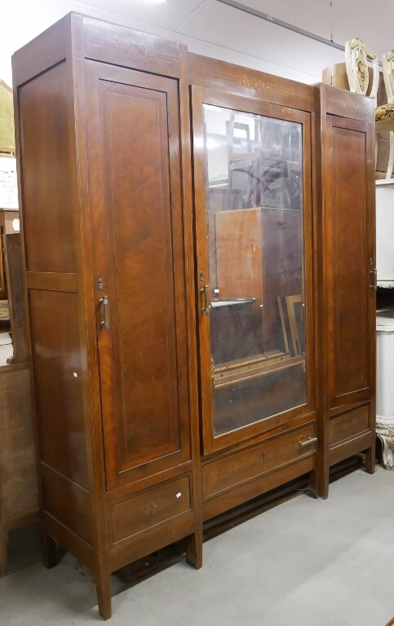 Mahogany three doors closet, early '900 1371390