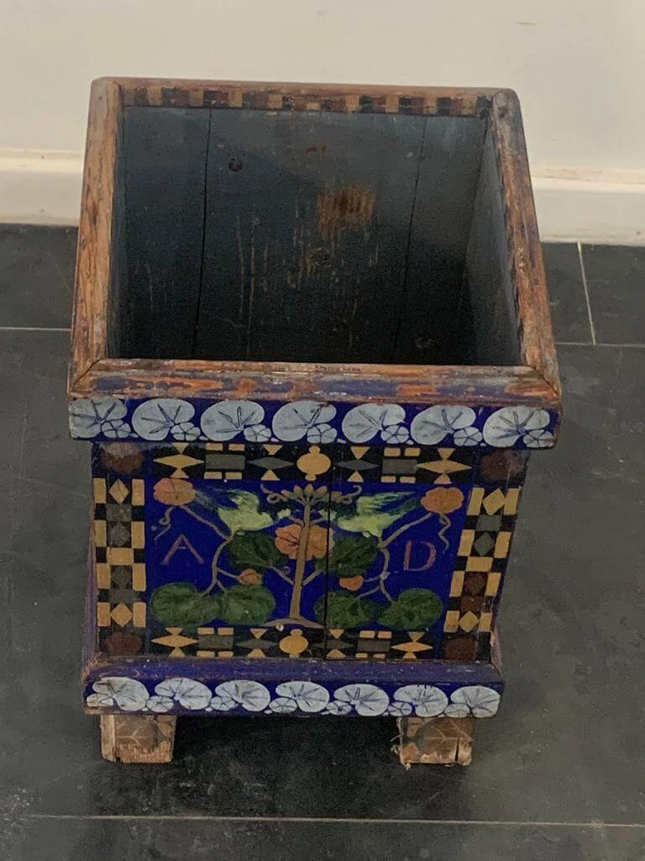 Art Nouveau planter lacquered and painted with flowers and birds, late 19th century 1371746