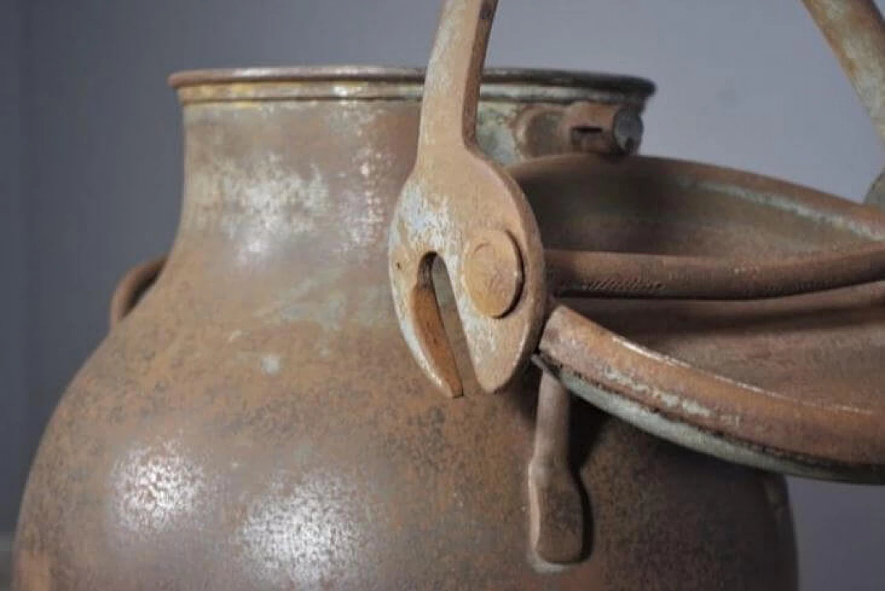 Contenitore per latte in ferro di Sansone, anni '50 1371790